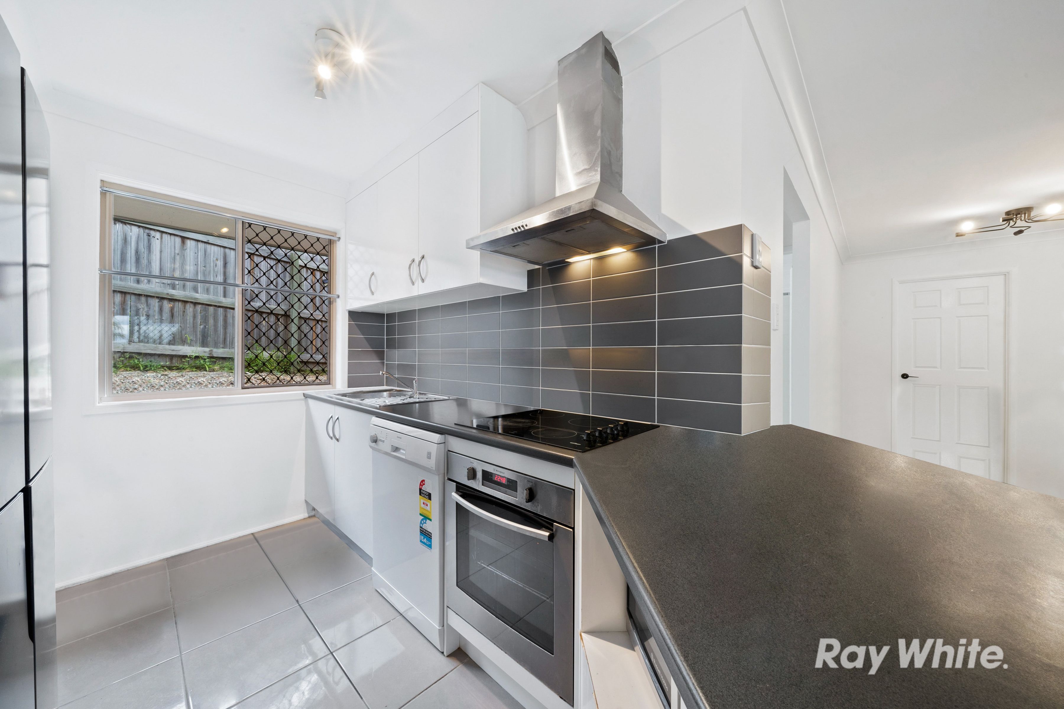 8 Mulligan Way, Edens Landing, QLD 4207
