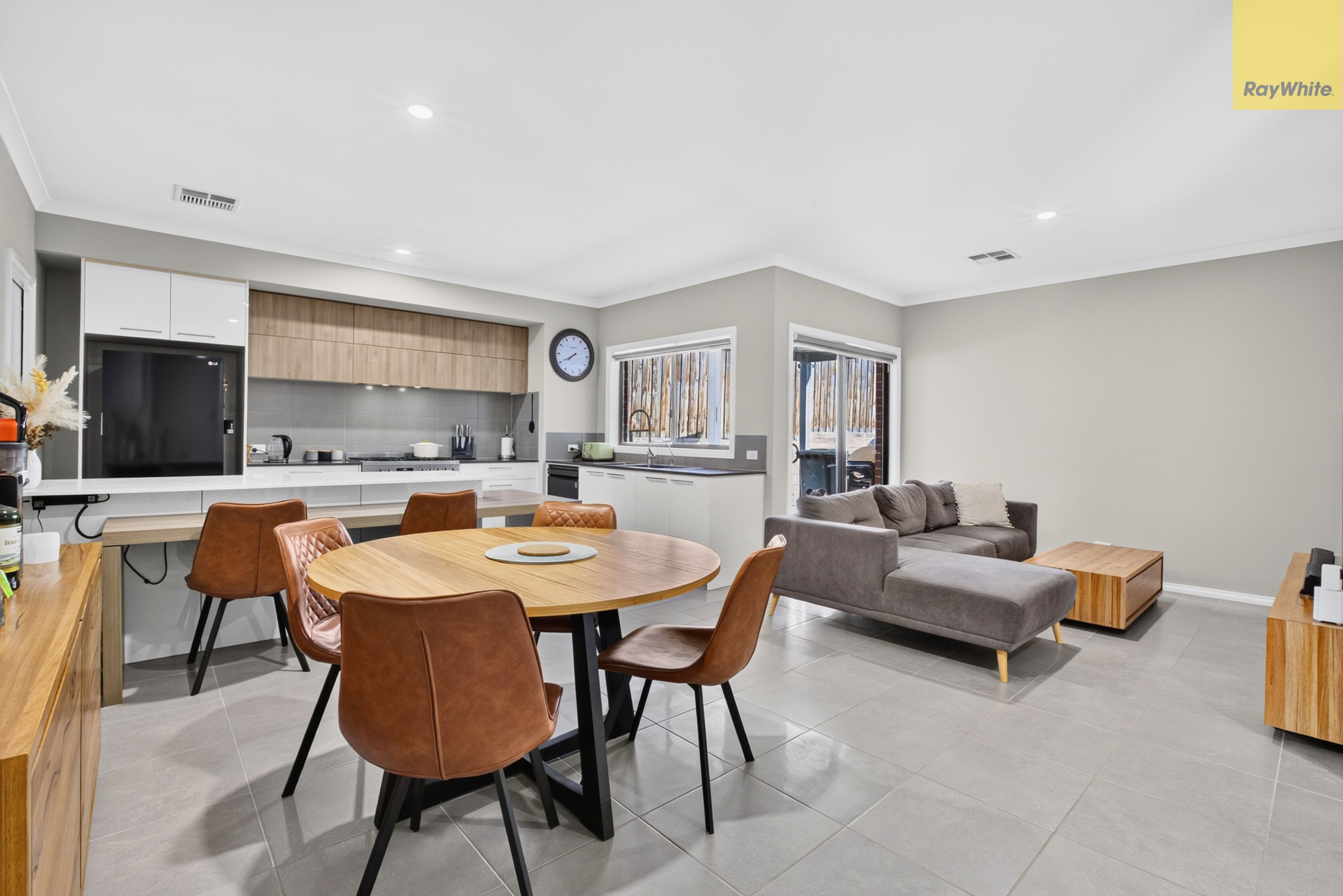 160 Stonehill Drive — photo 3 of 19