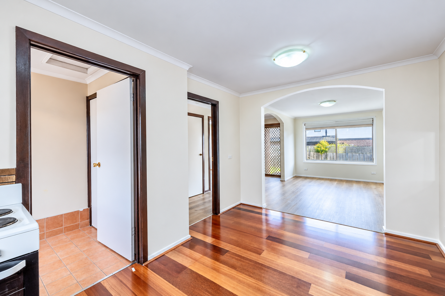 4/30 Madeleine Road — photo 3 of 11