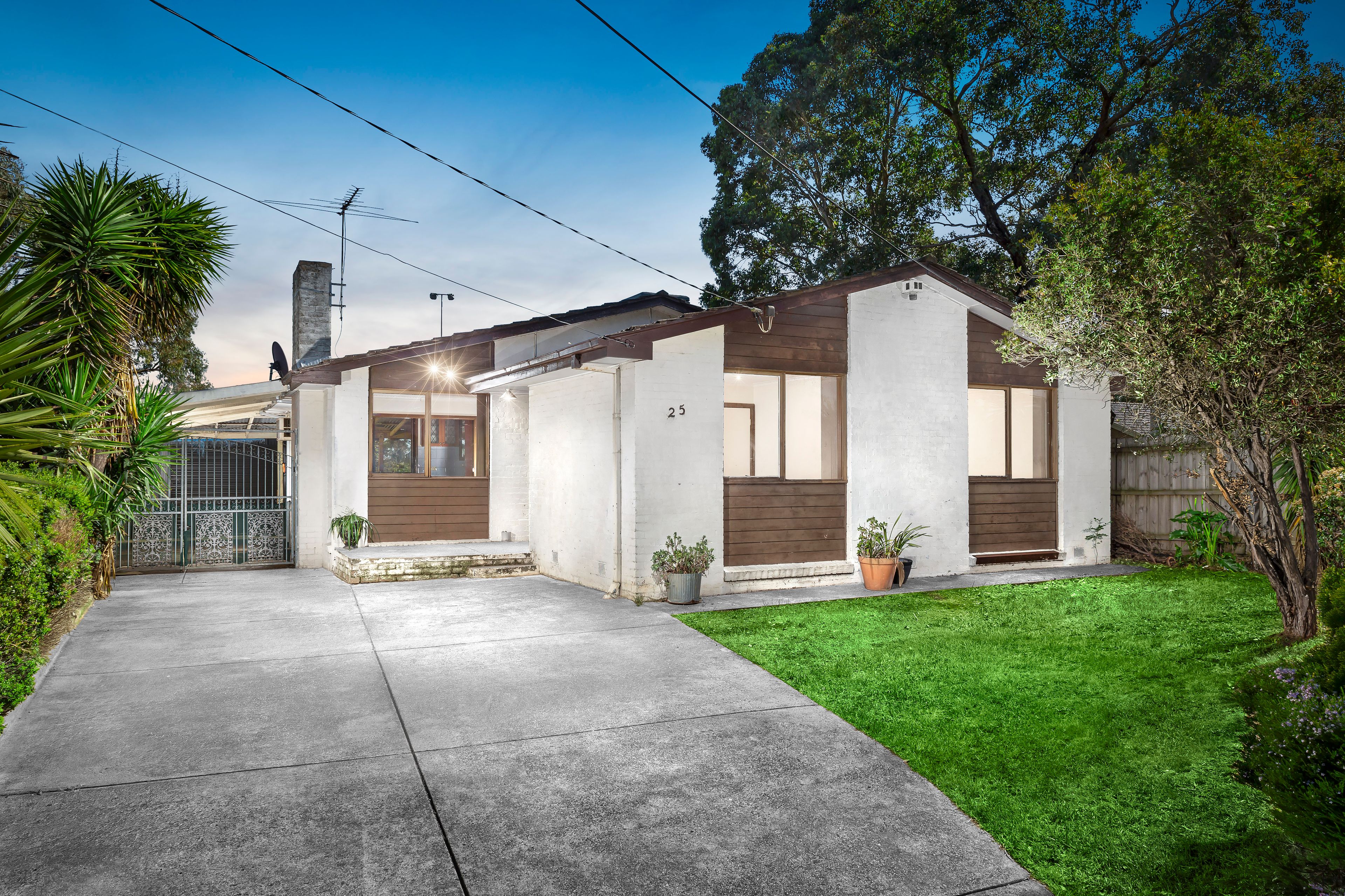 25 Huskisson Avenue, Lalor VIC 3075