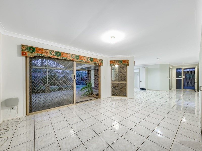 12 Avondale Crescent, Parkinson, QLD 4115