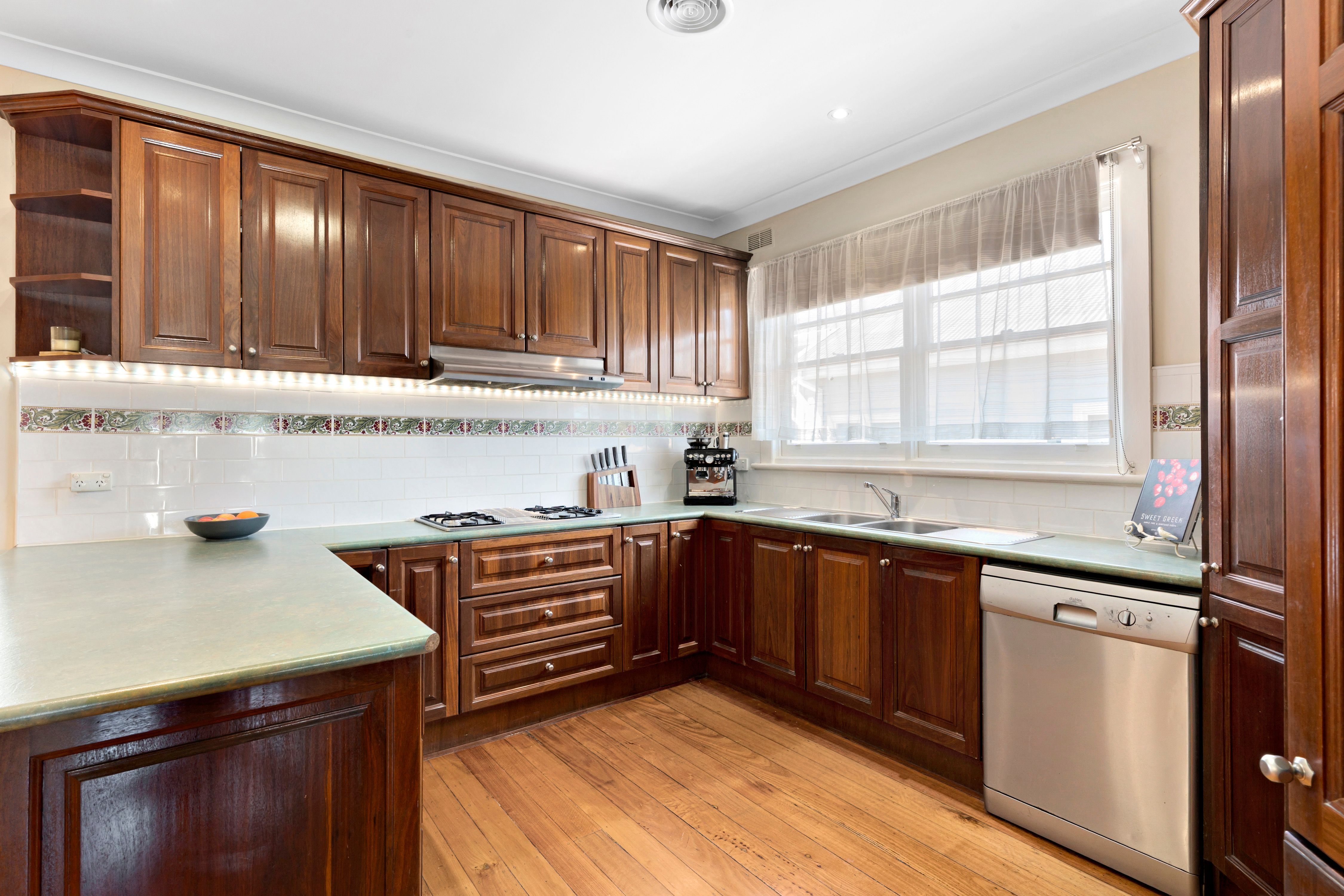 14 Mernda Street — photo 4 of 13
