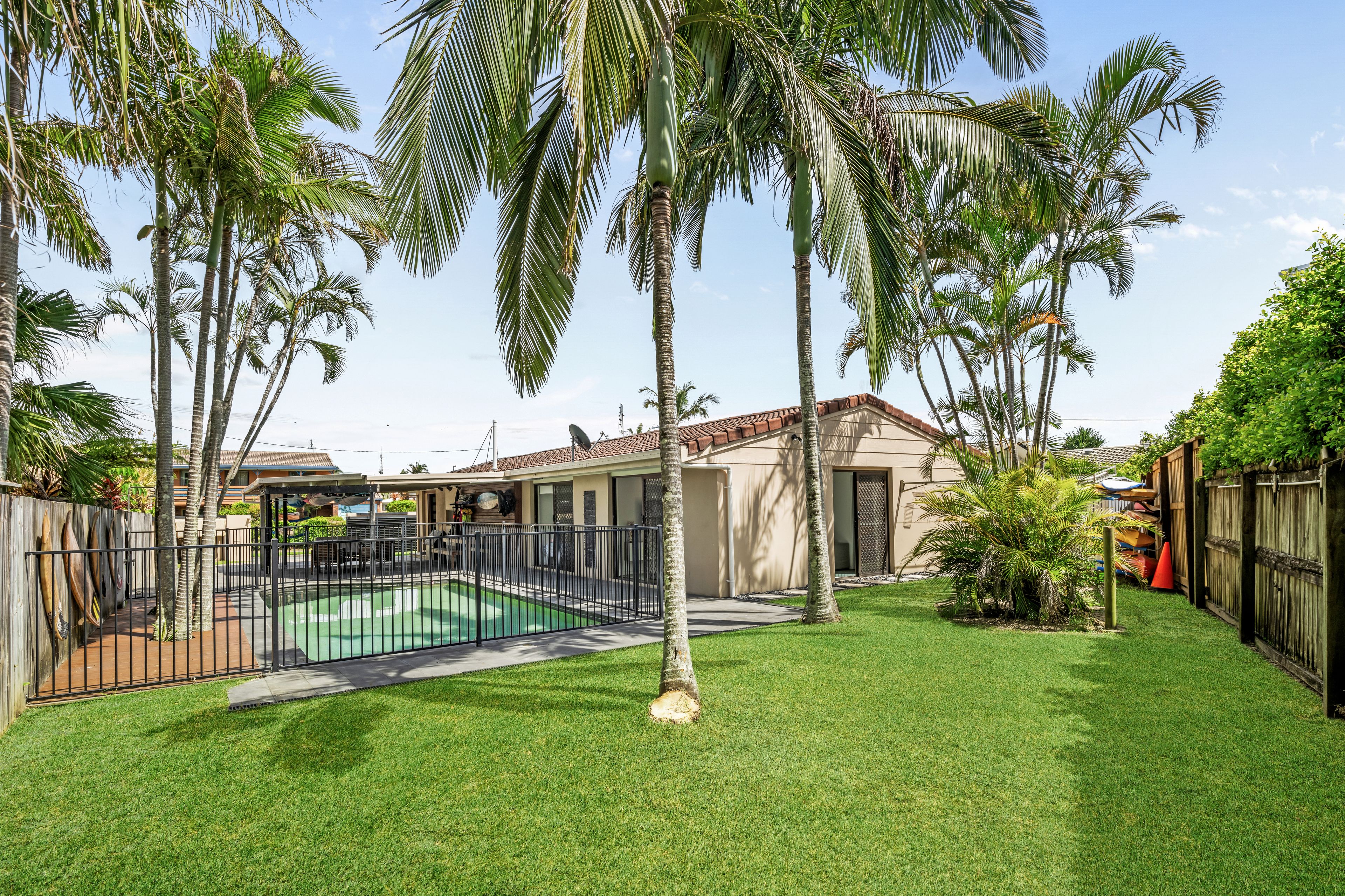 9 Girraween Street, Warana QLD 4575