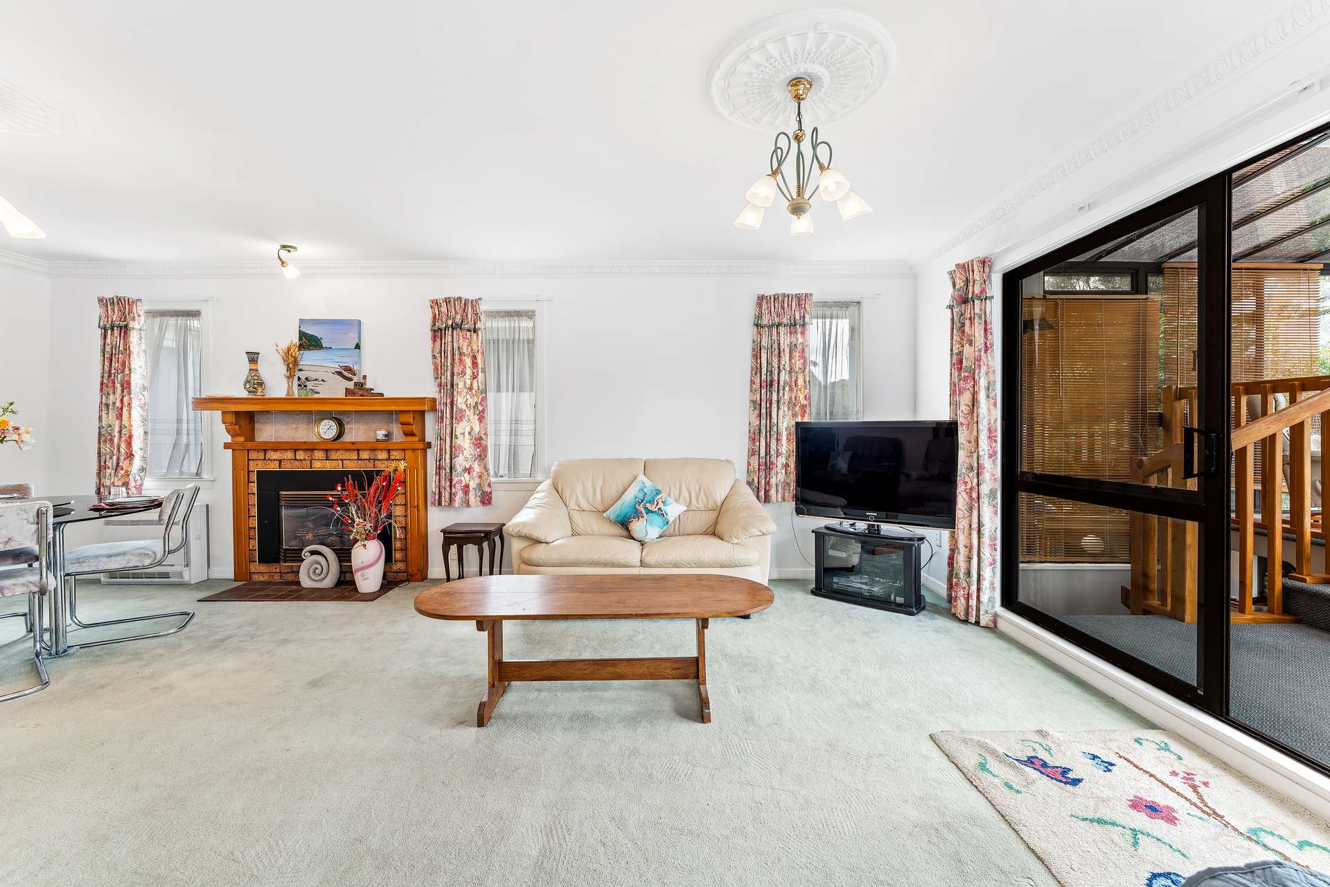 8 Waiwera Road photo 11