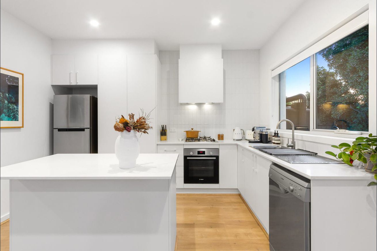 2/33 James Road — photo 3 of 9