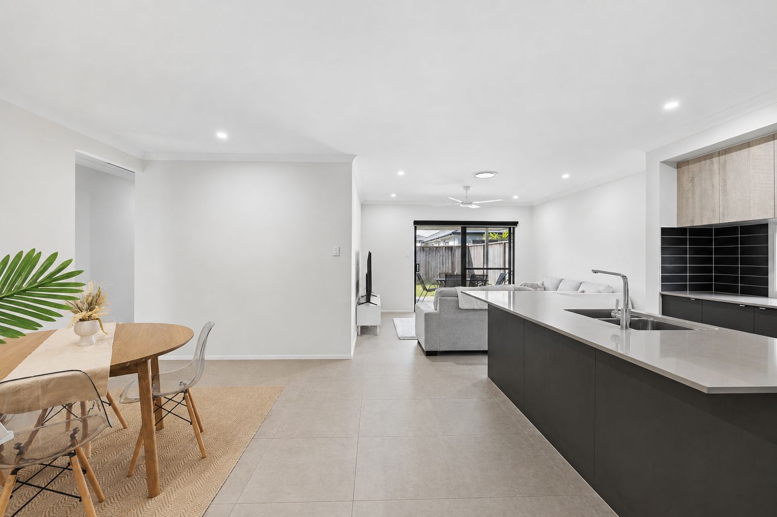 51 Shadforth Street — photo 4 of 17