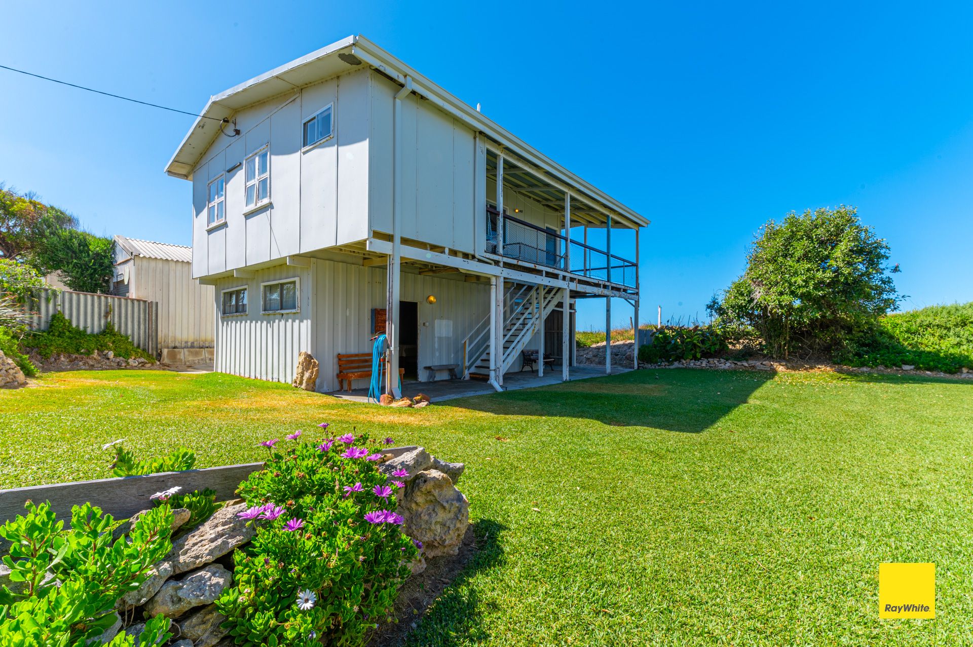 29 De Burgh Street, Ledge Point, WA 6043