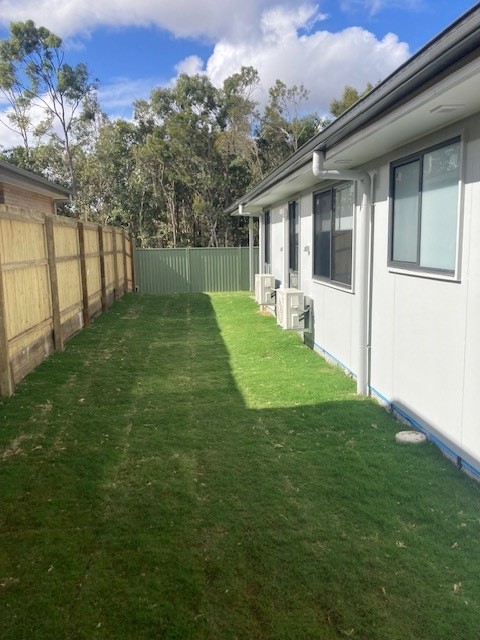 1a/8 Falcon Road, Park Ridge, QLD 4125