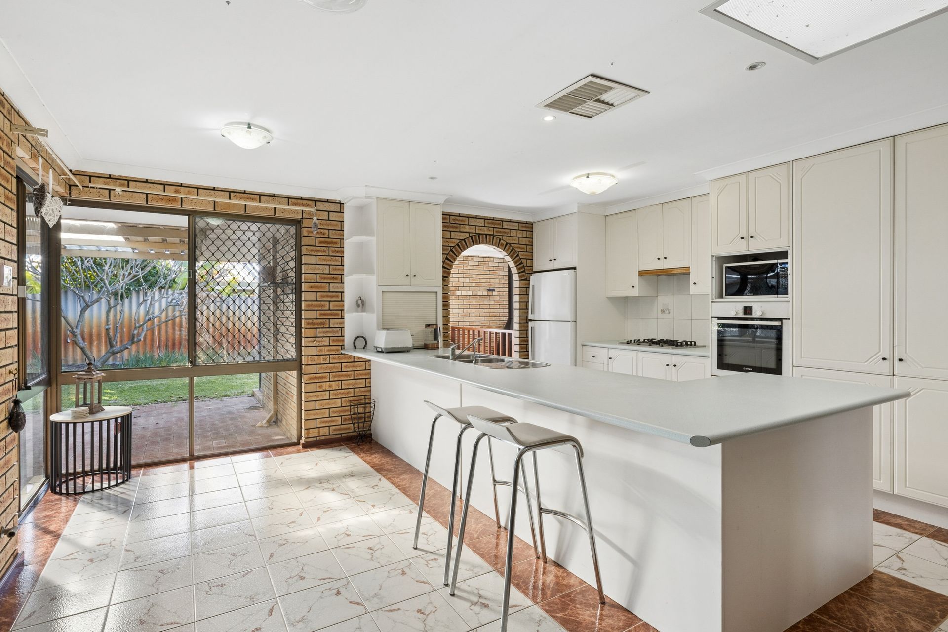 11 Kirkpatrick Crescent — photo 9 of 25