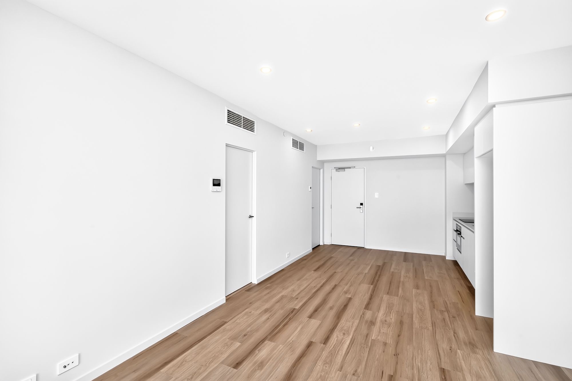 2204/110 Plain Street — photo 4 of 30