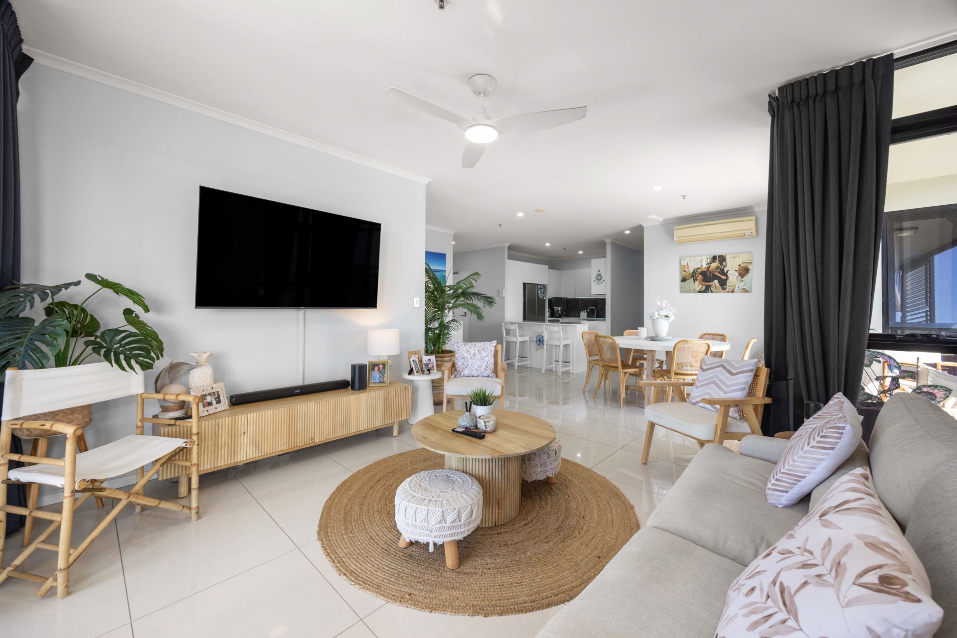 Unit 801/75 Landsborough Parade — photo 11 of 26
