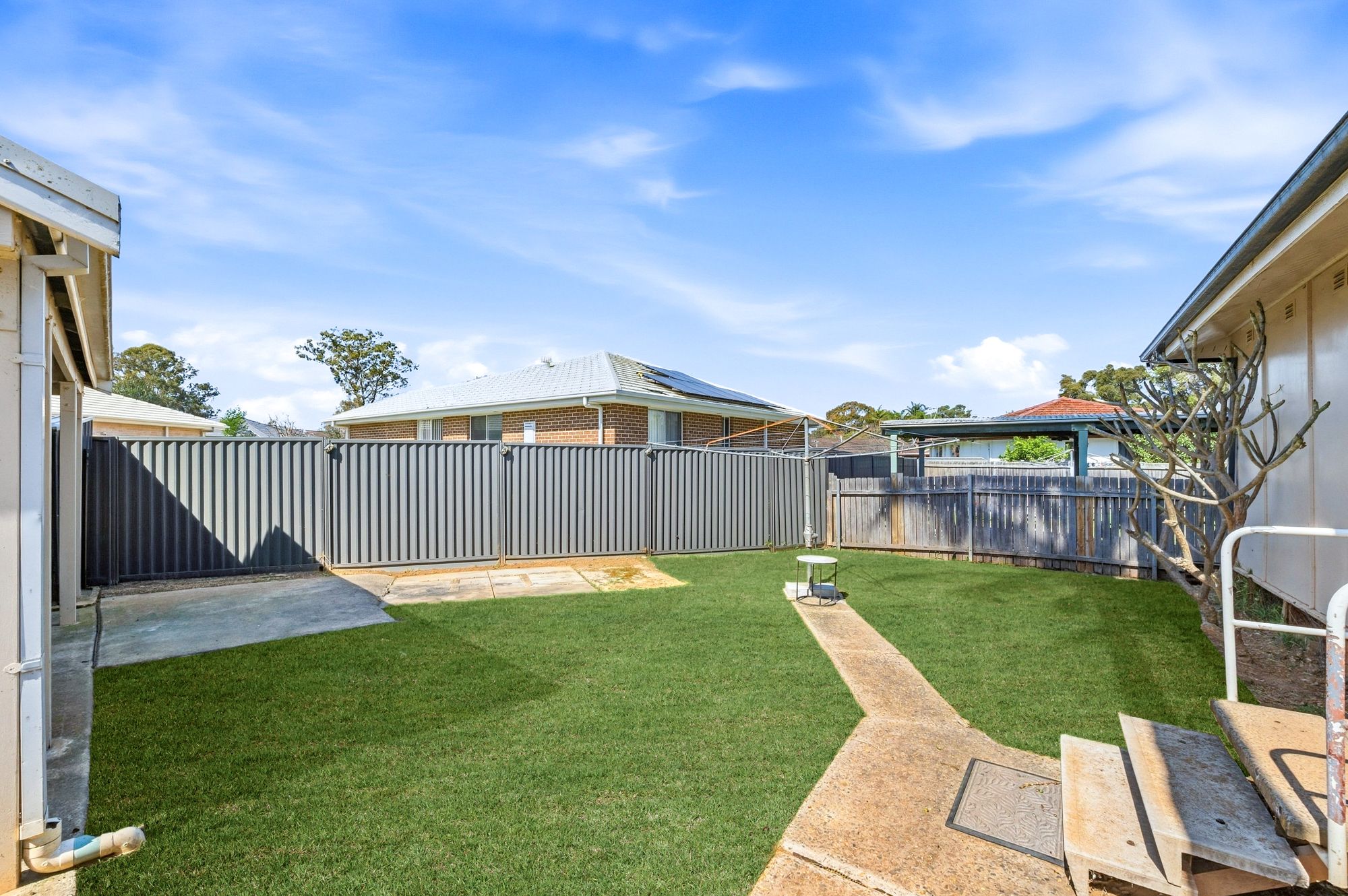 8 Elizabeth Way — photo 9 of 10