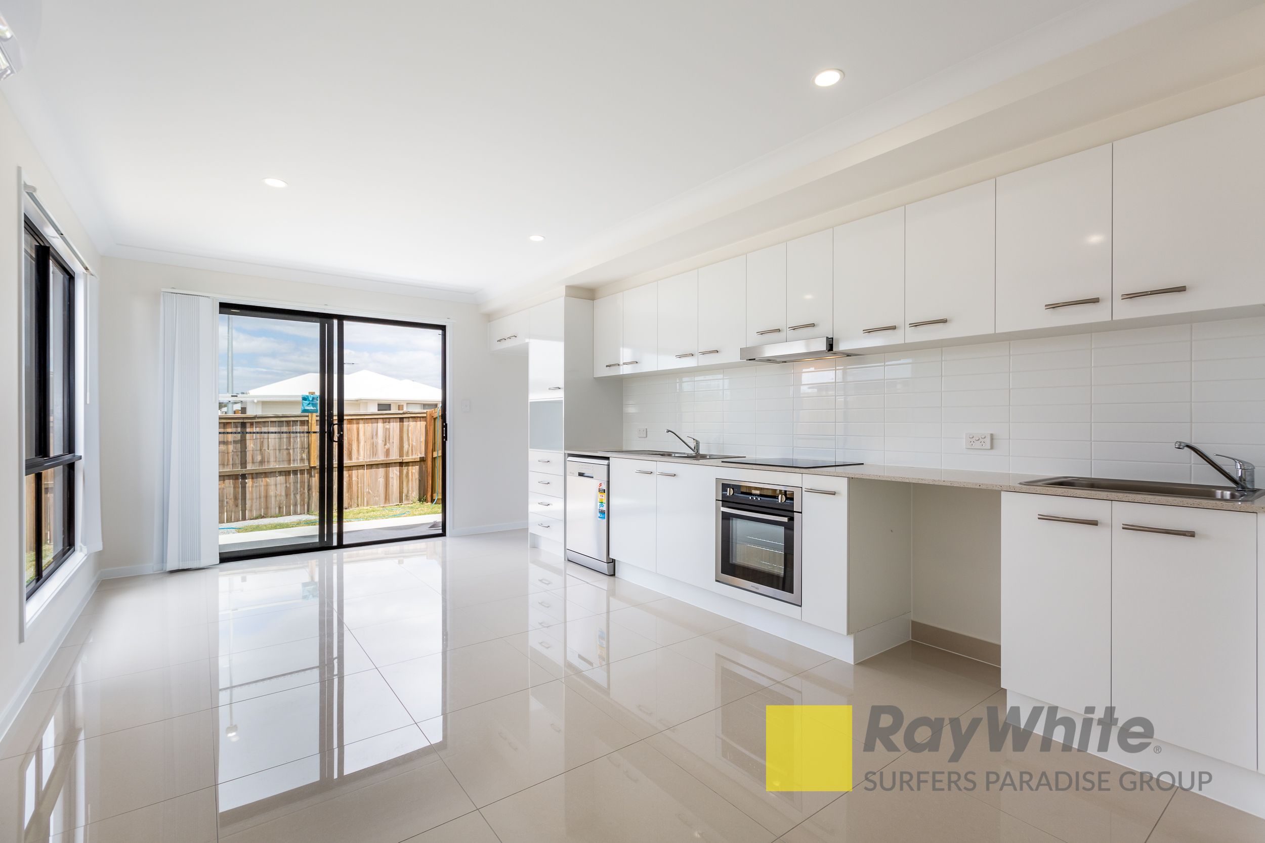 2/16 Mount Mitchell Road, Park Ridge, QLD 4125
