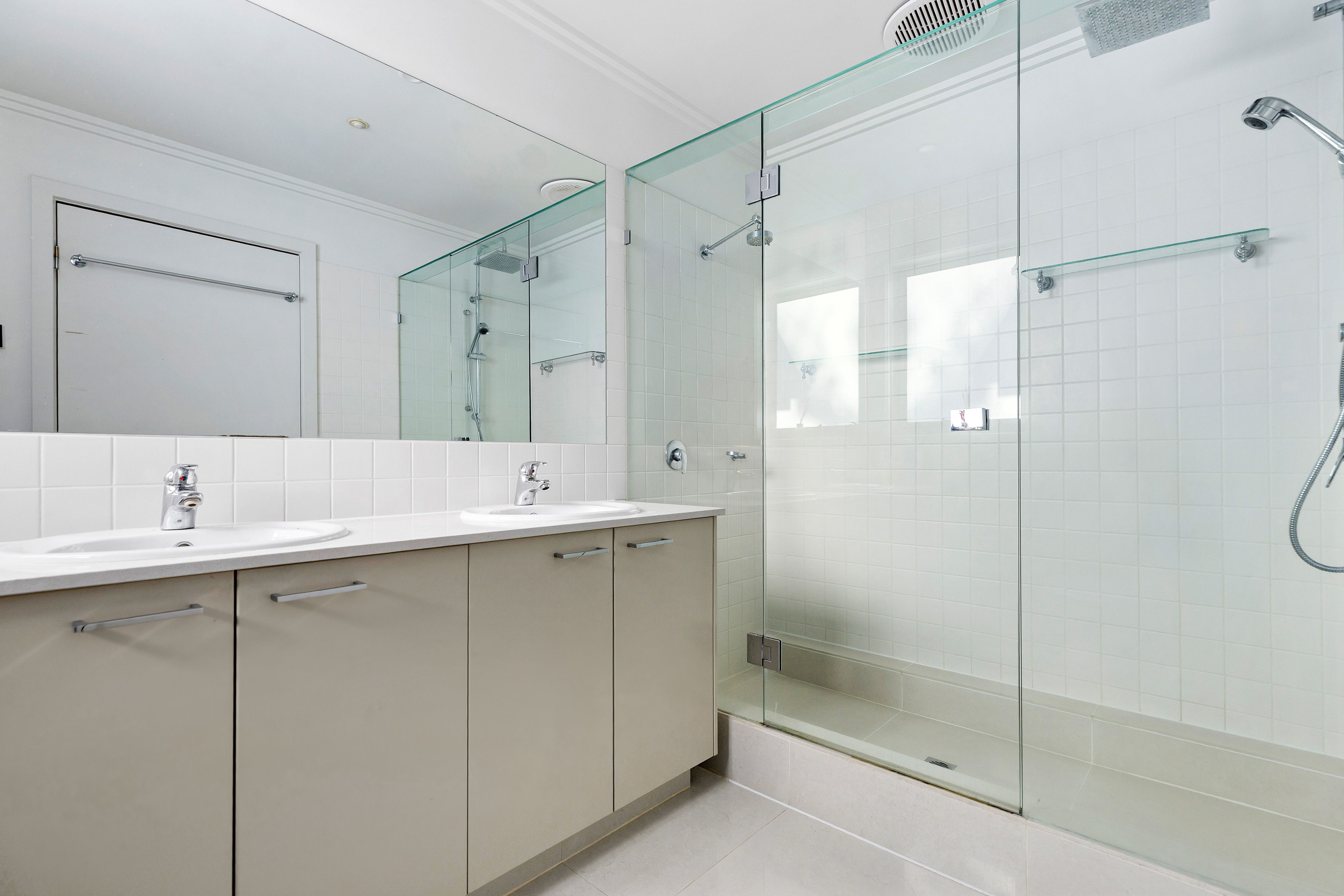 105 Parkville Avenue — photo 4 of 14