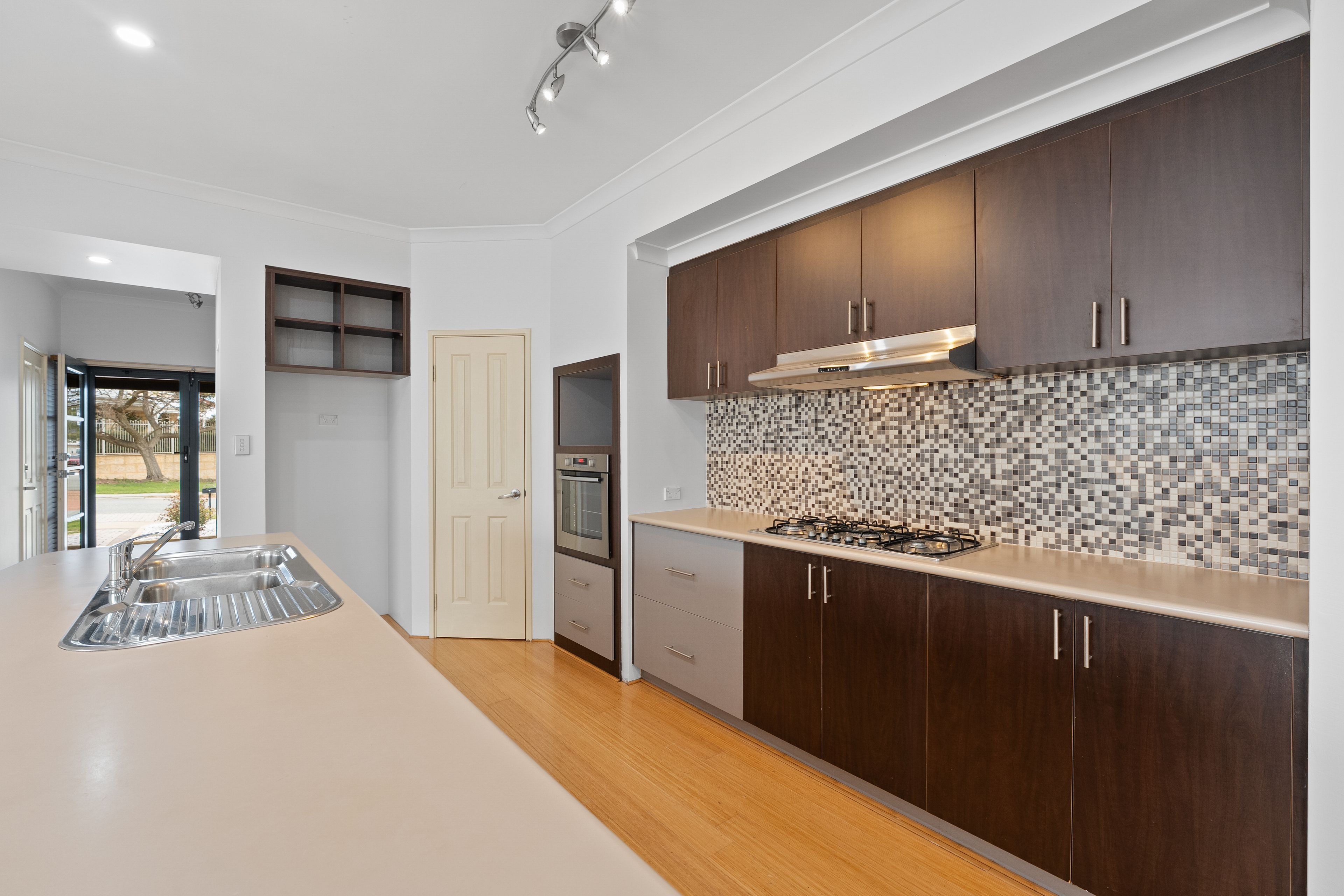 33 Liesham Crescent — photo 7 of 30