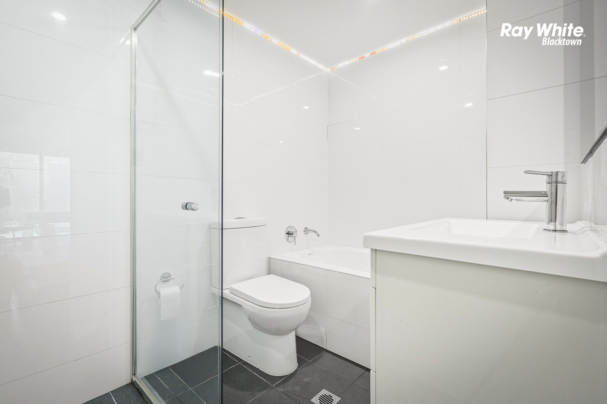 G08/43 Devitt Street — photo 12 of 23