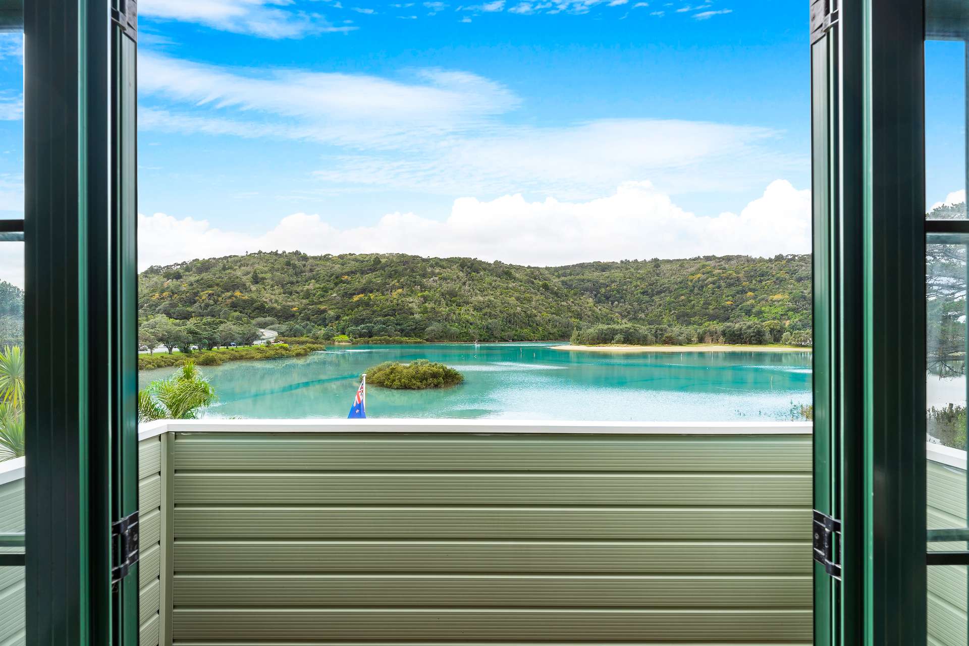 8 Waiwera Road photo 5