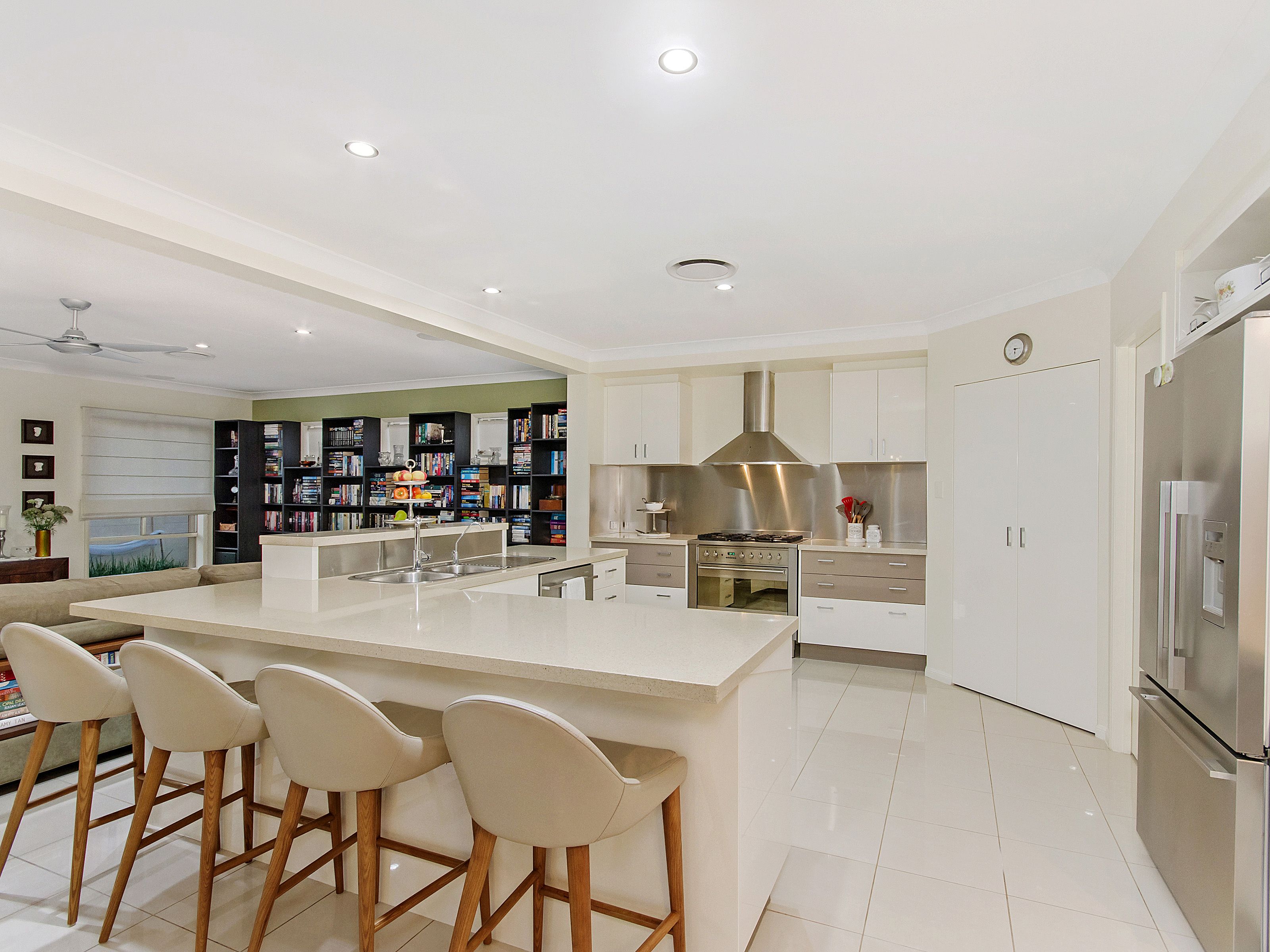 7 Thames Place, Oxenford, QLD 4210