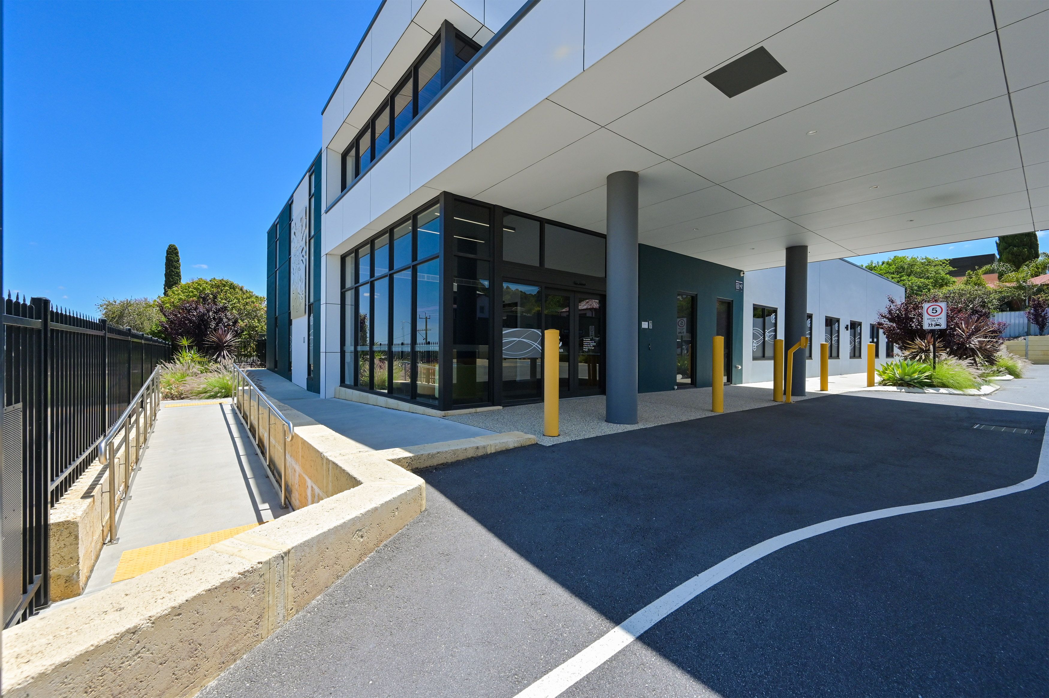 25 Fourth Road, Armadale, WA 6112