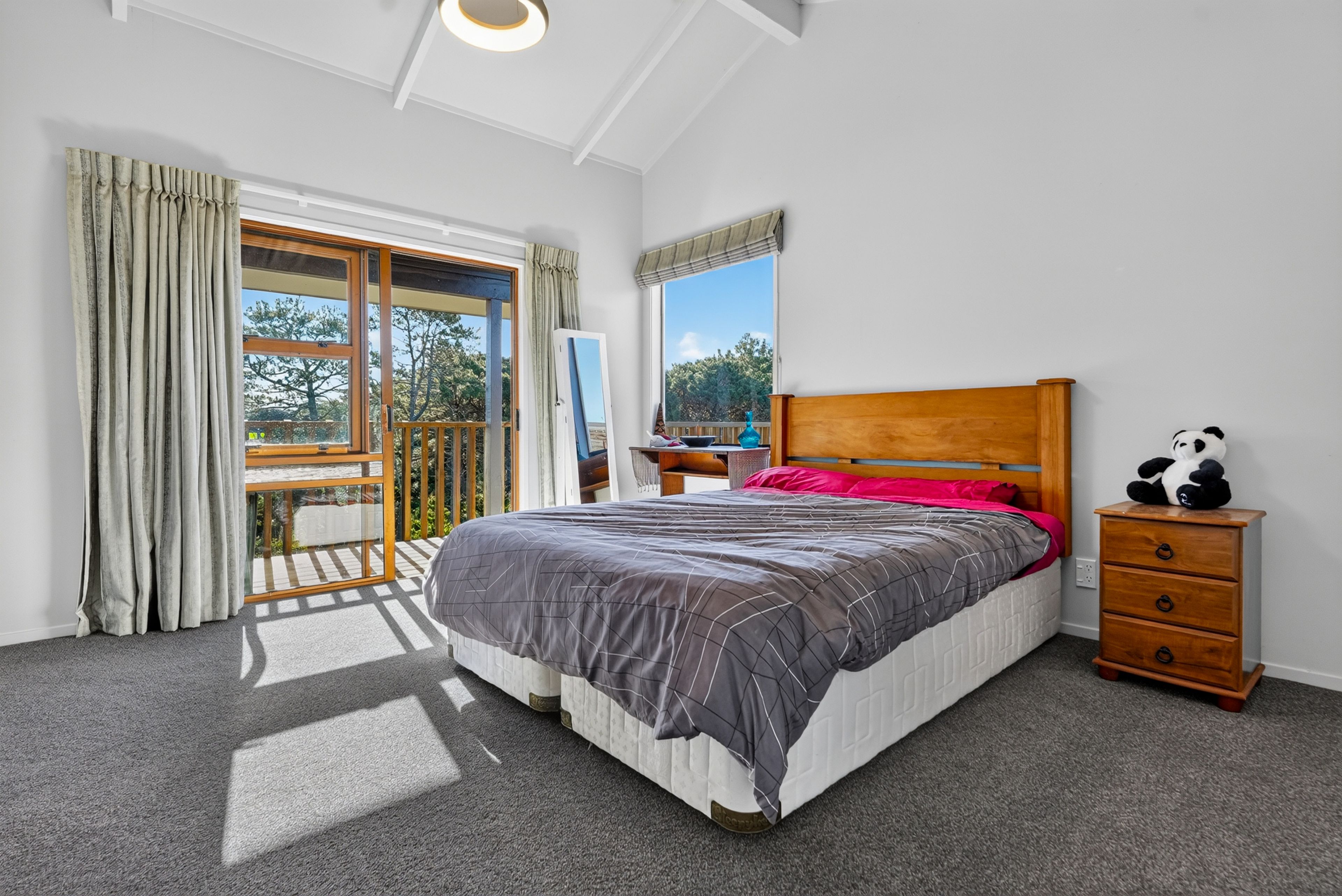8 Aberdeen Road, Campbells Bay, North Shore City