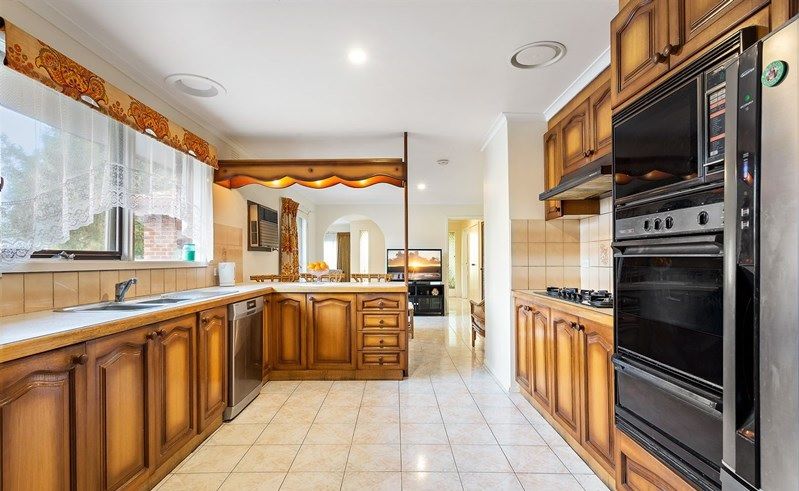 14 Vanessa Crescent, Wheelers Hill, VIC 3150