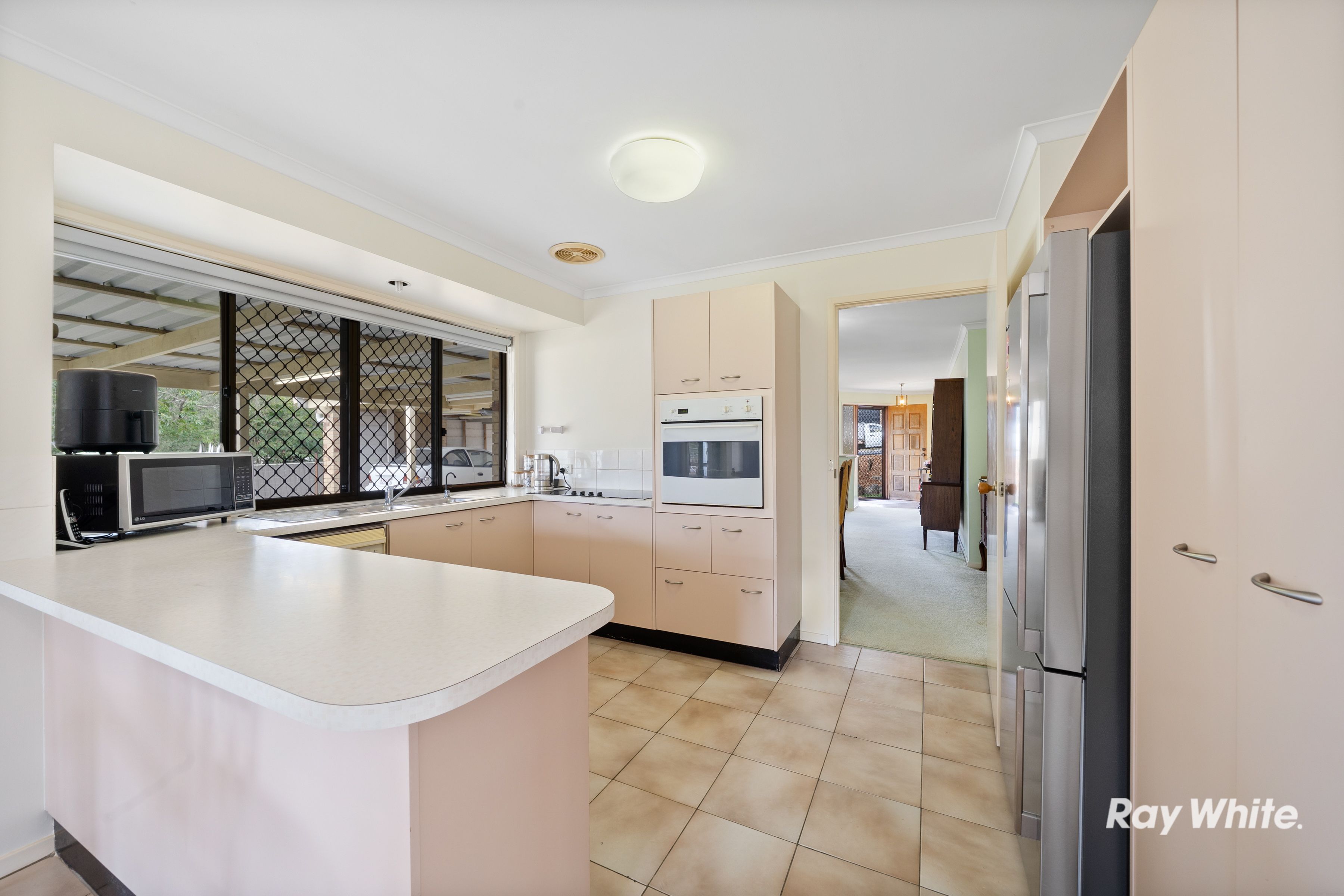 195 Castile Crescent — photo 5 of 19