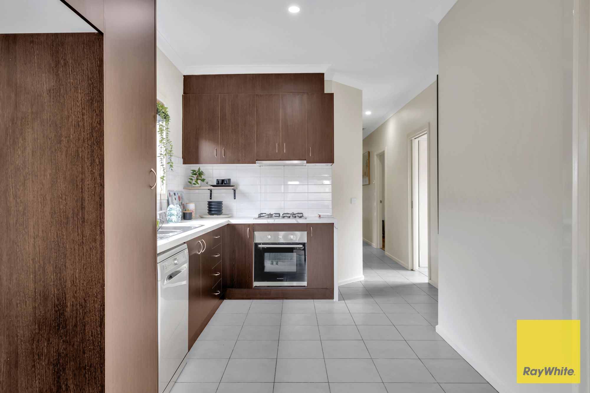2/45 Vanderbilt Avenue — photo 4 of 24