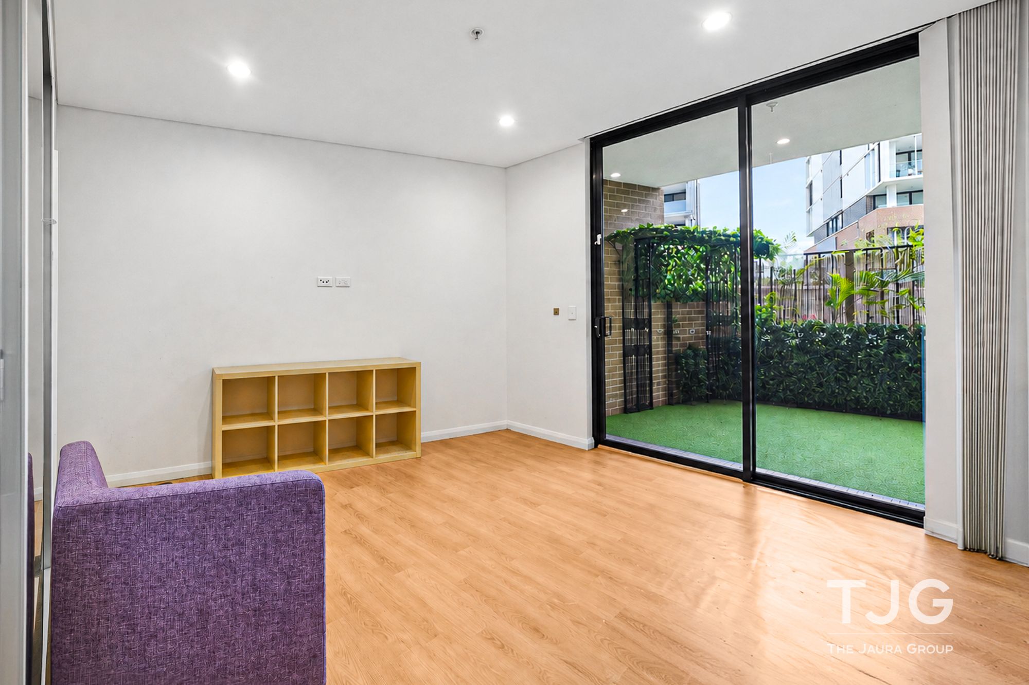 G08/32 Civic Way — photo 3 of 7