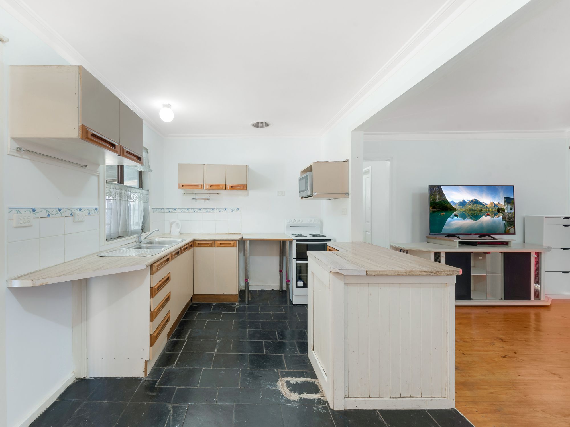 63 Angle Road, Leumeah, NSW 2560