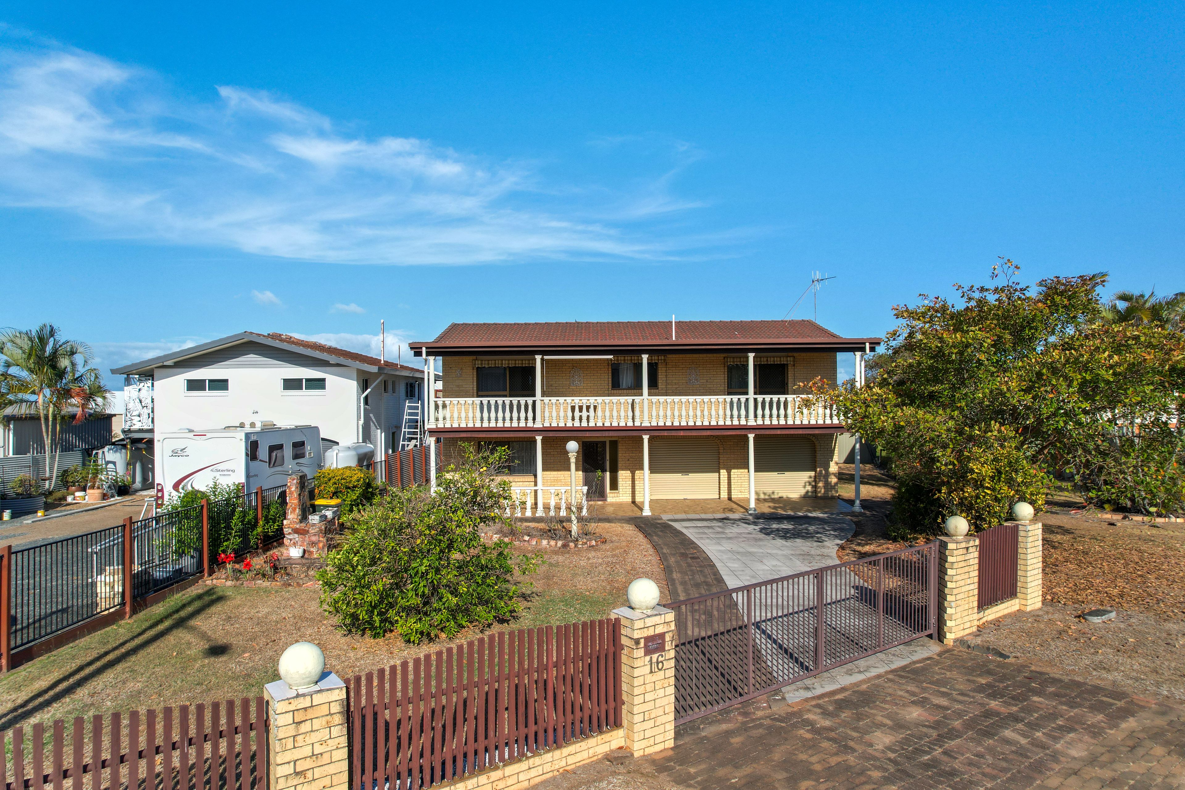 16 Flinders Street, Point Vernon, QLD 4655