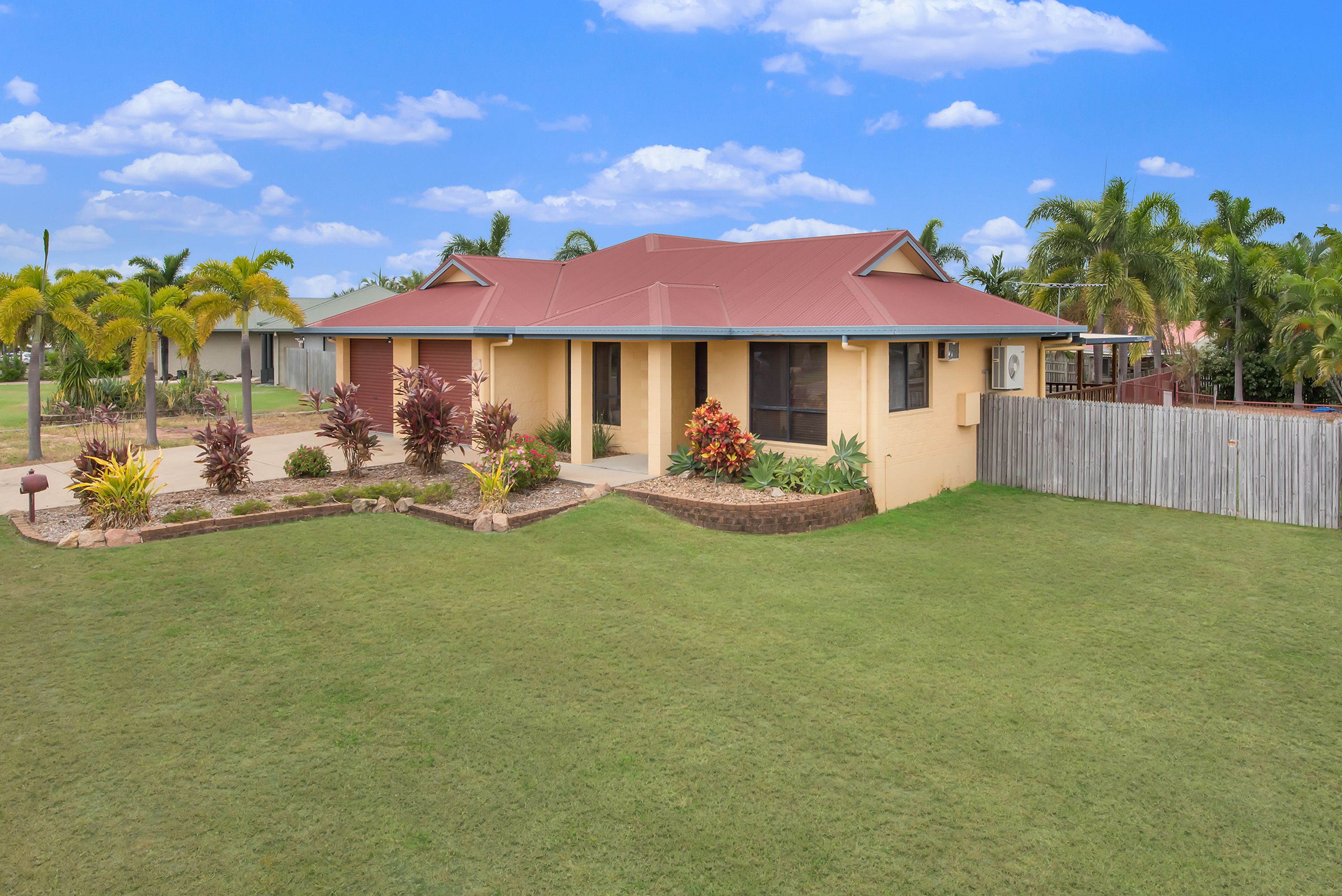24 Mendi Drive, Bushland Beach QLD 4818