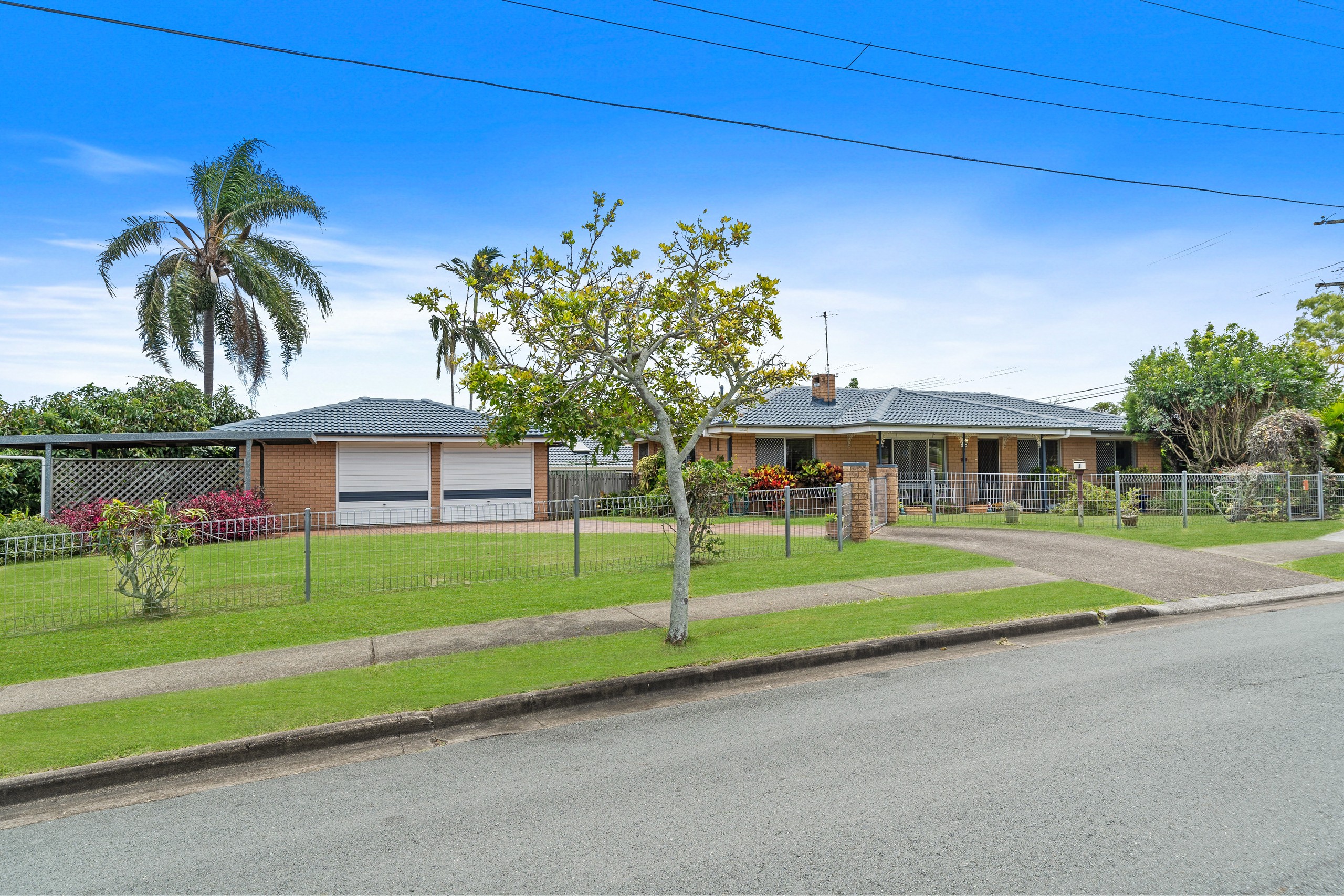 1 Lenore Crescent, Springwood, QLD 4127
