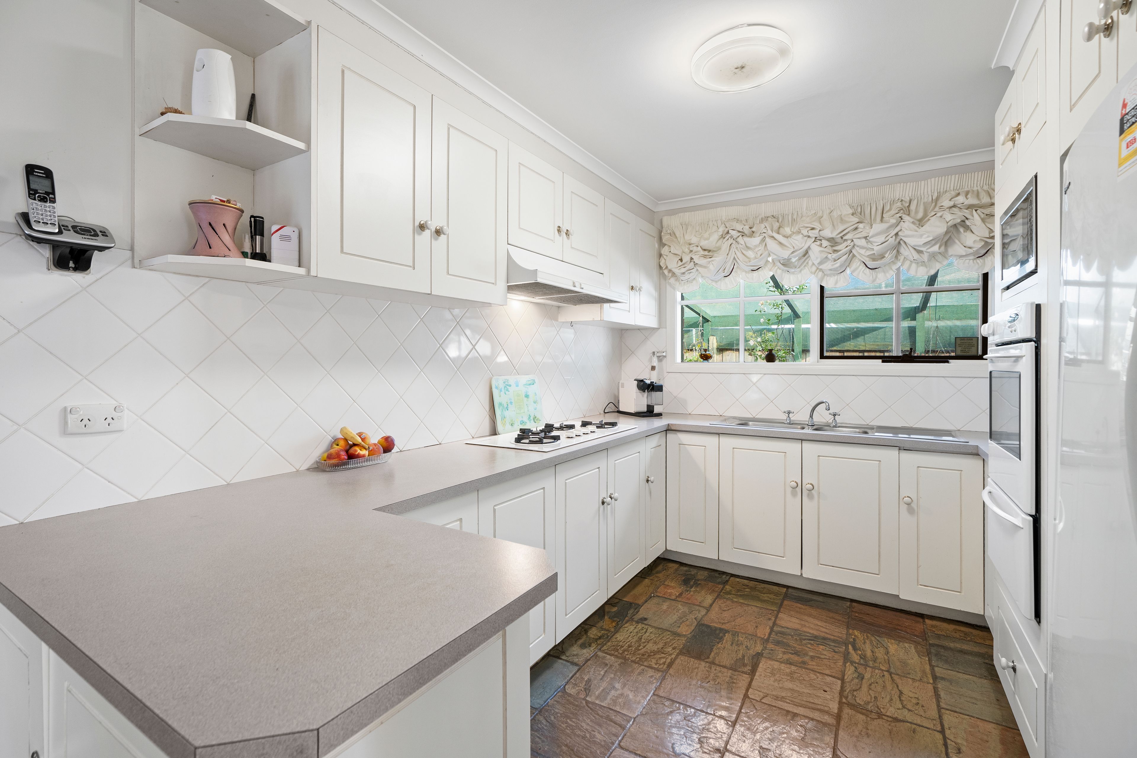 82 Lakesfield Drive, Lysterfield, VIC 3156