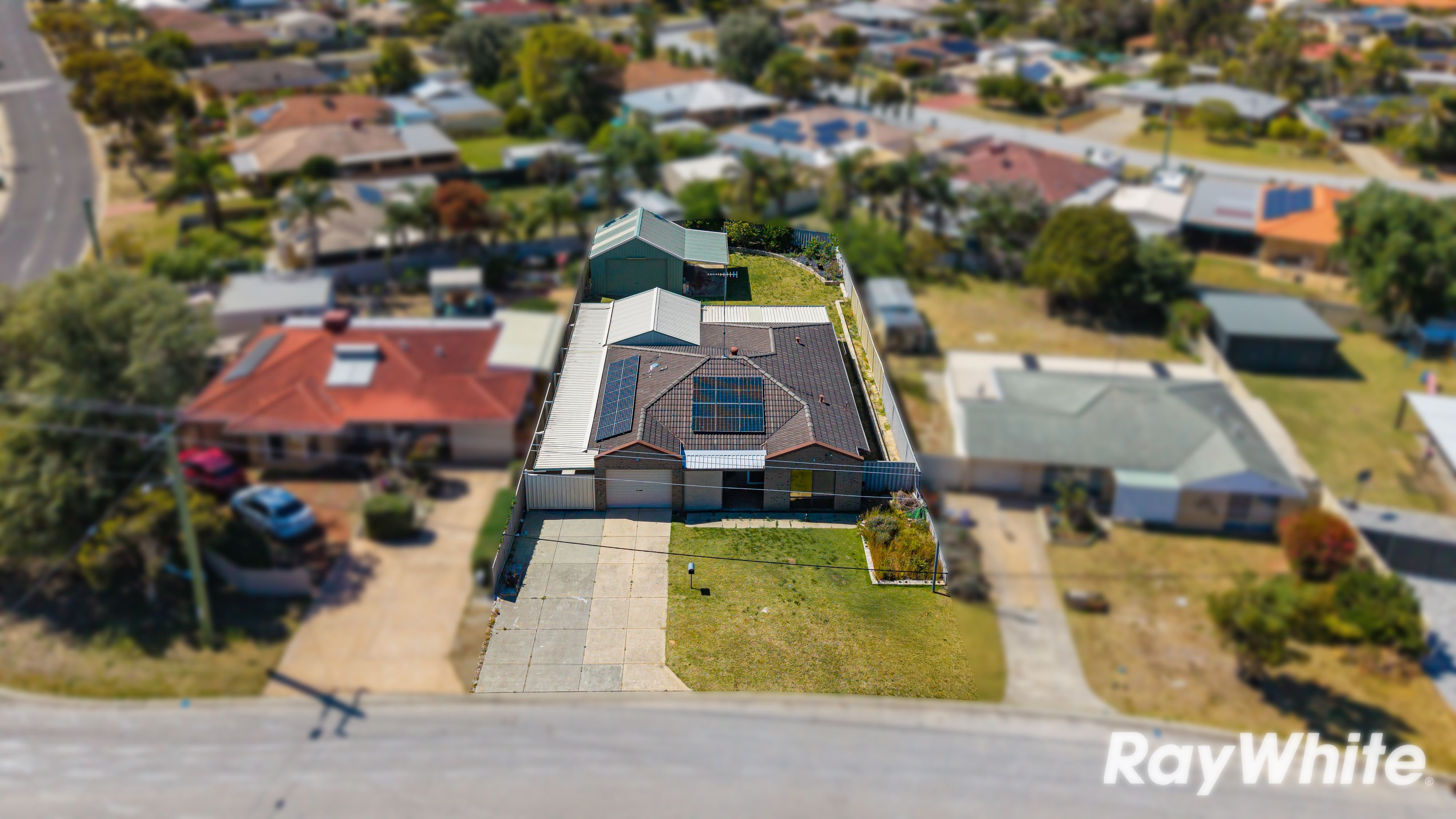 4 Newlyn Way — photo 2 of 19