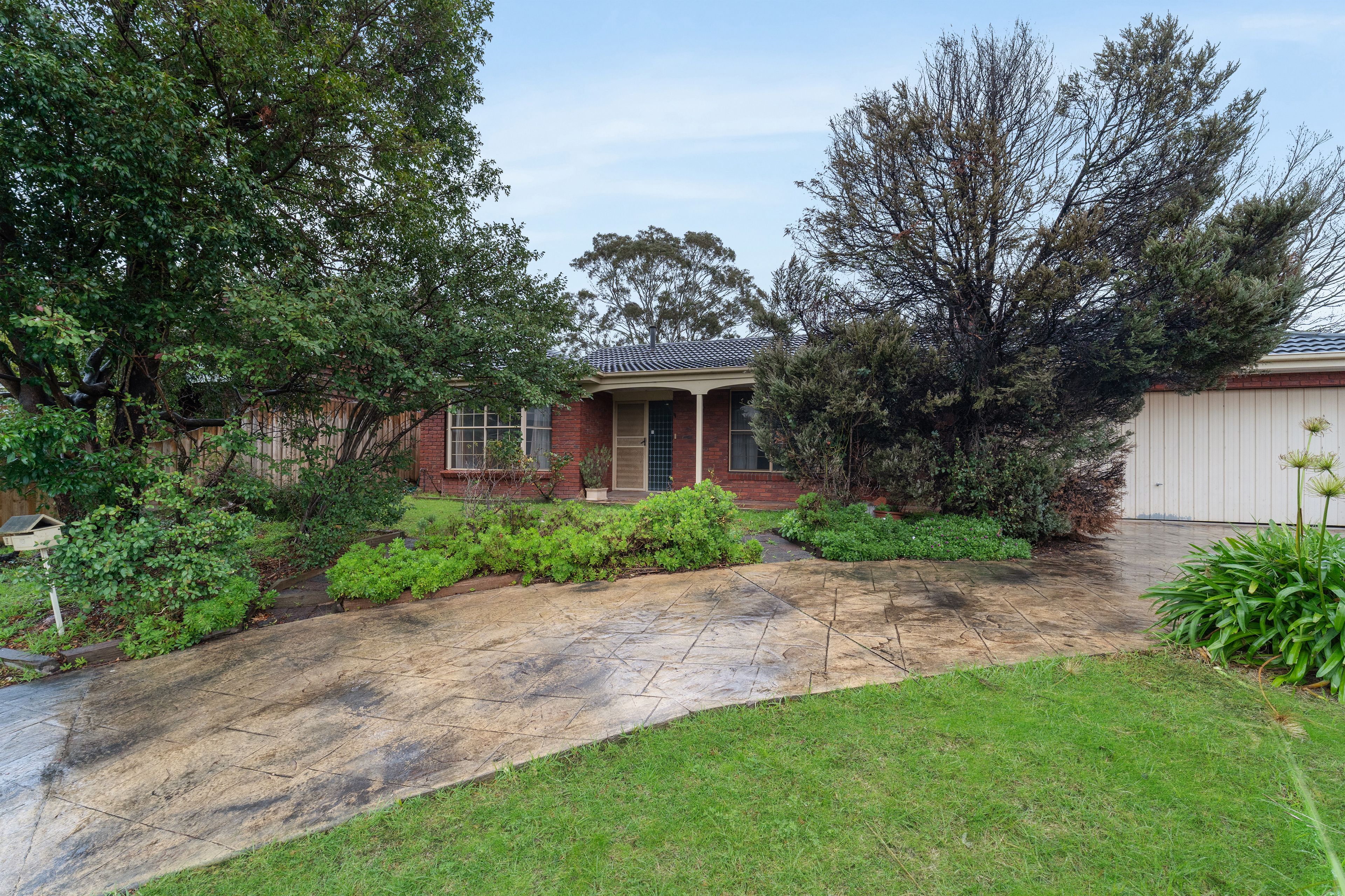 3 Rebecca Close — photo 16 of 16