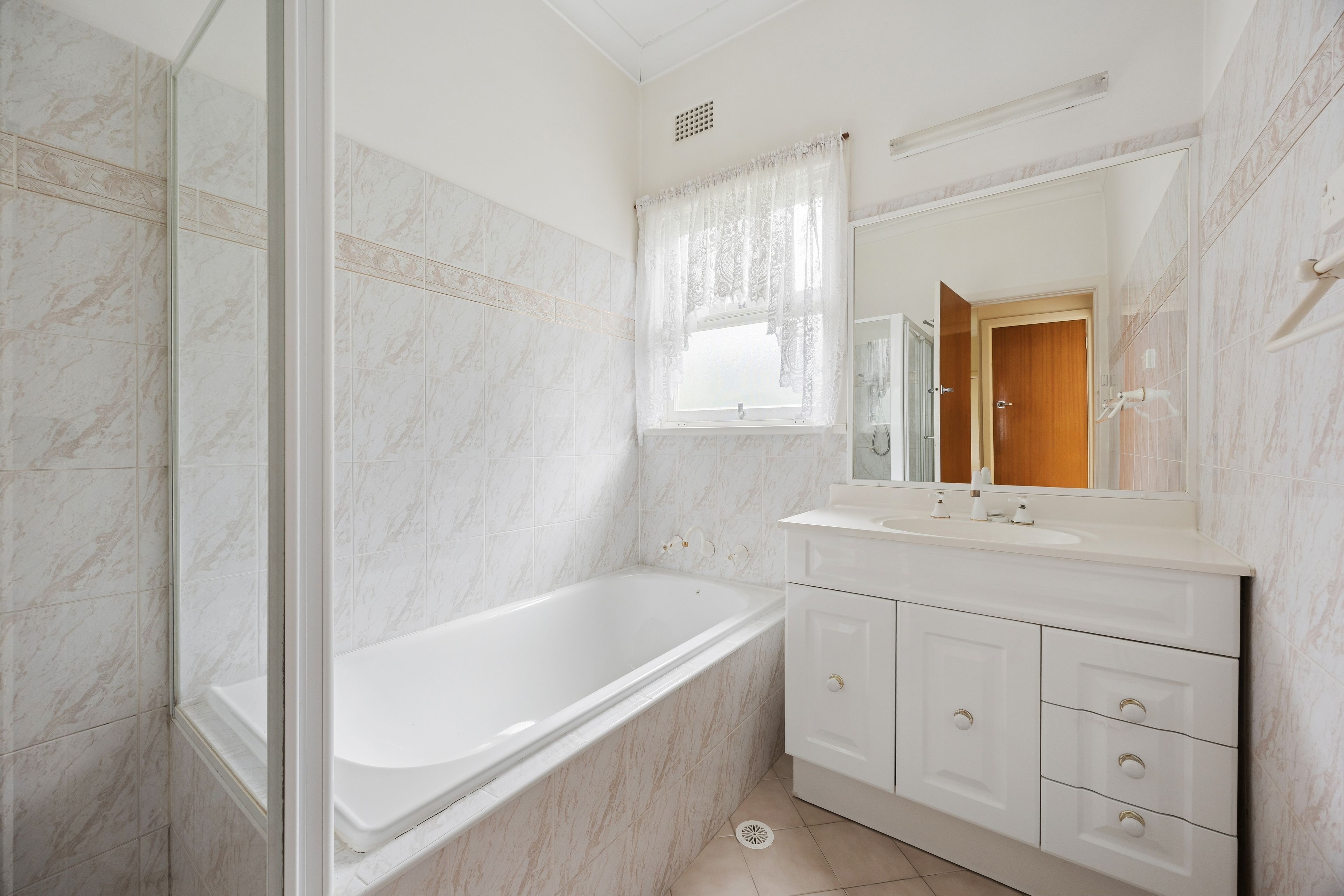 6 Livingstone Avenue — photo 10 of 11