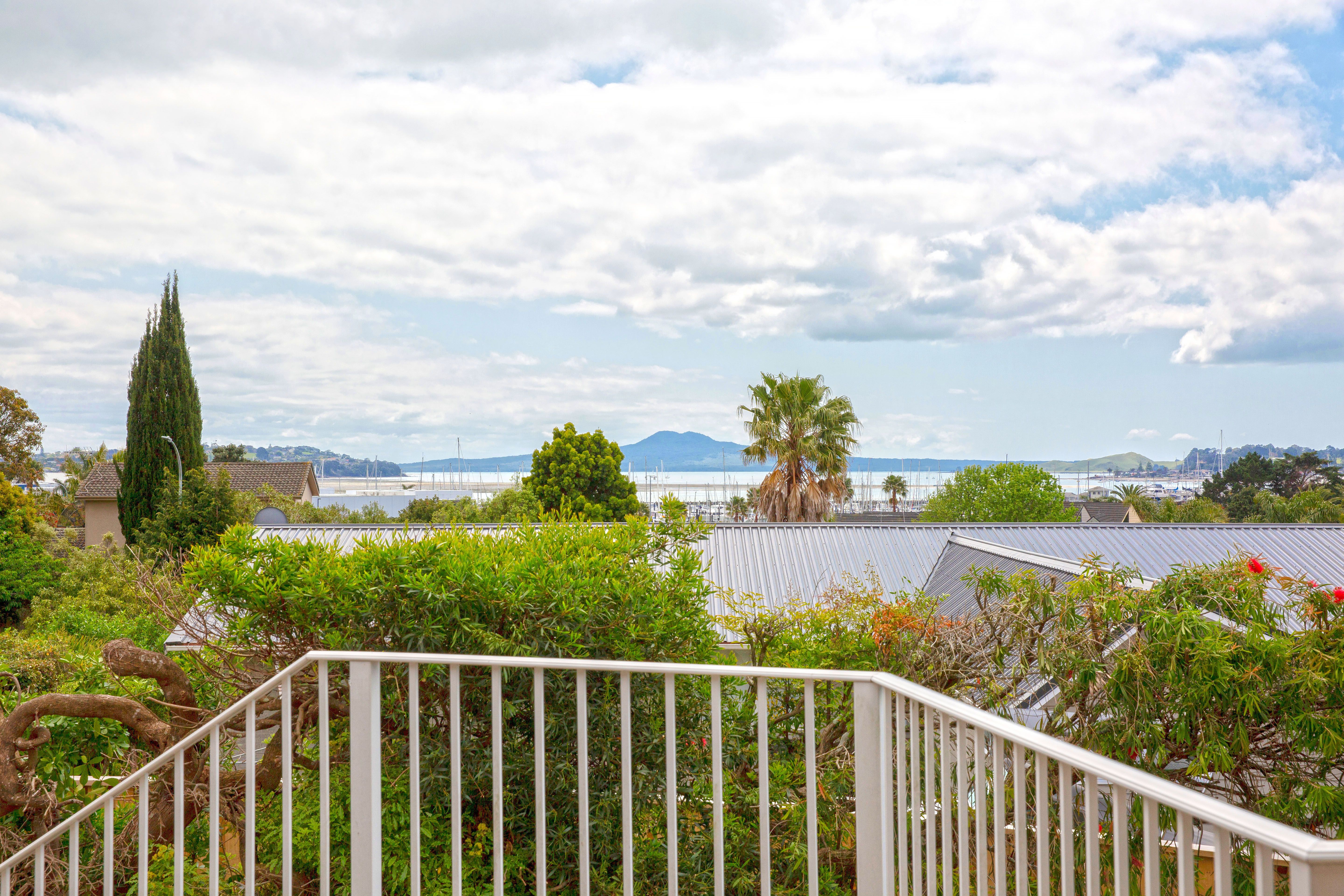 6 Endymion Place, Half Moon Bay, Manukau City