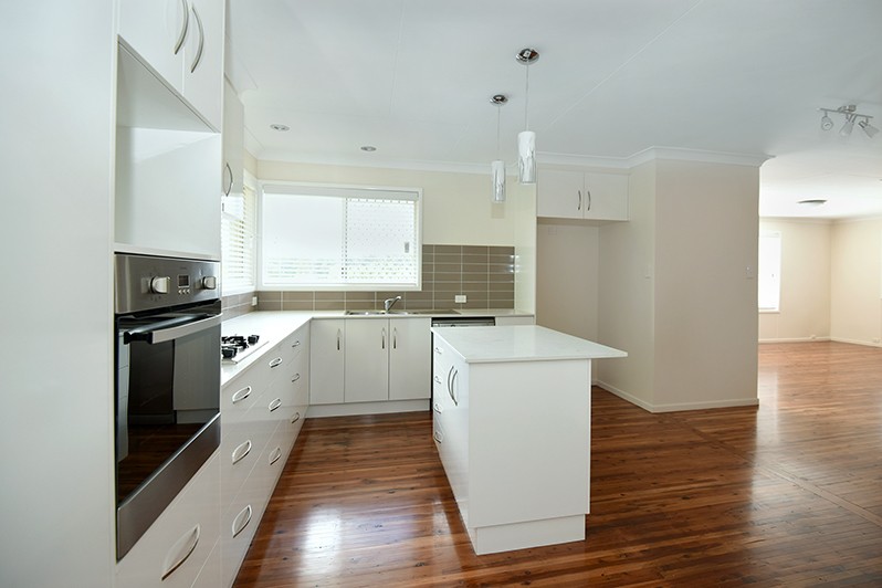 8 Veronica Court, Centenary Heights, QLD 4350