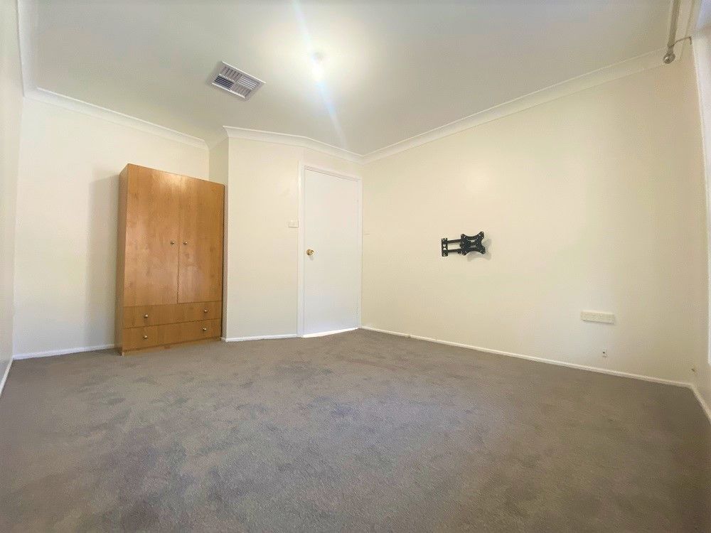 4 Peacock Way, Currans Hill, NSW 2567