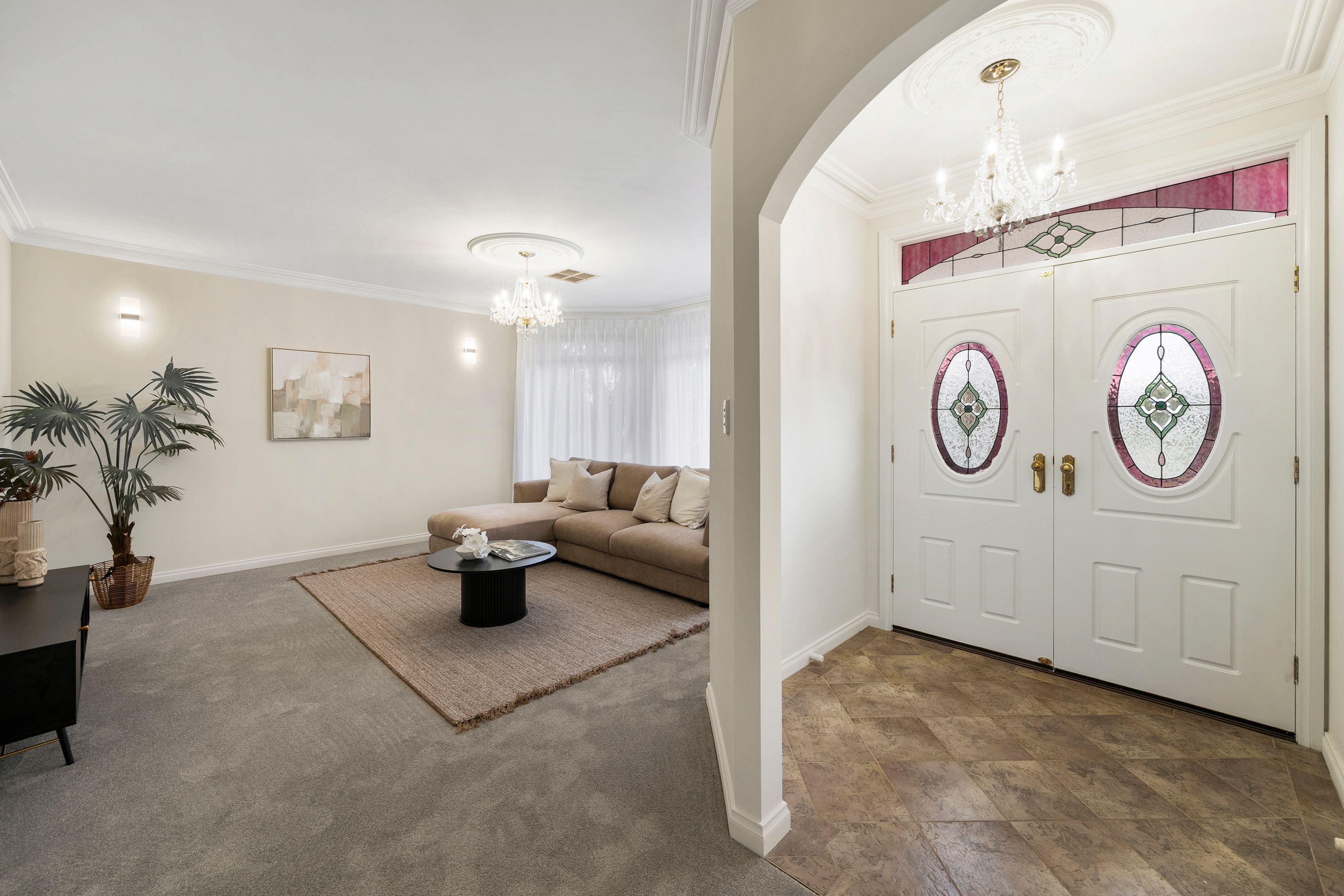8 Zenobia Crescent — photo 3 of 15