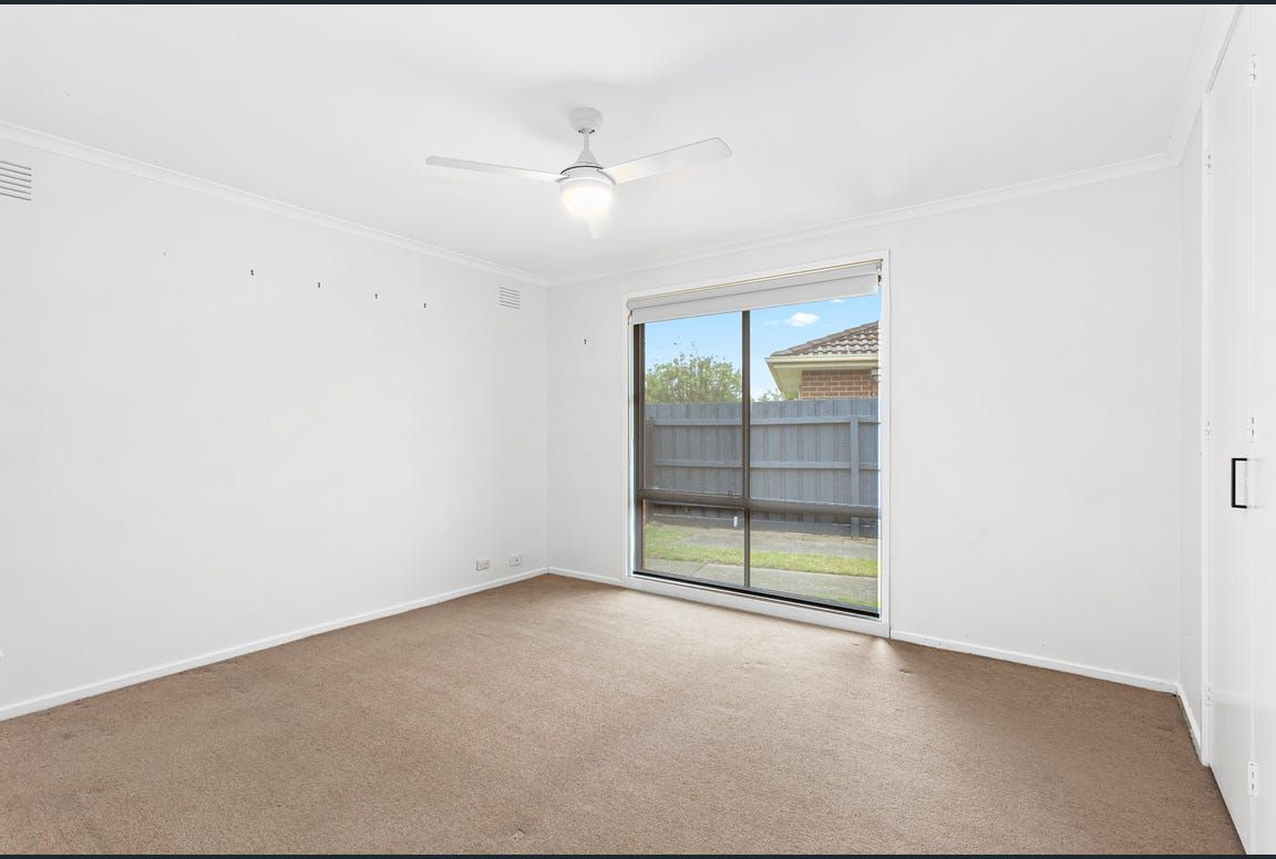 11 Terrigal Drive — photo 5 of 10