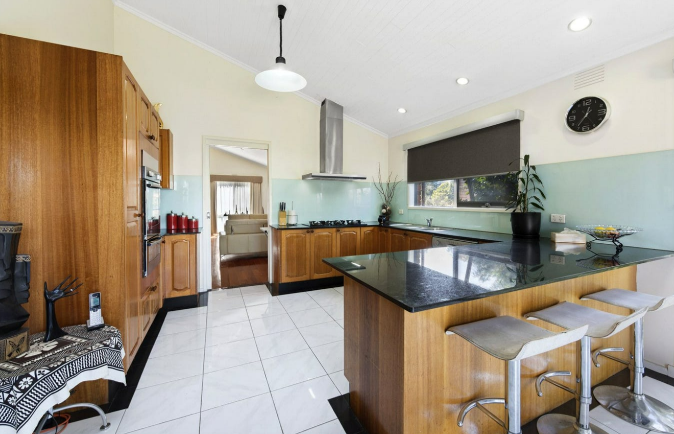 16 Erskine Crescent, Wheelers Hill, VIC 3150