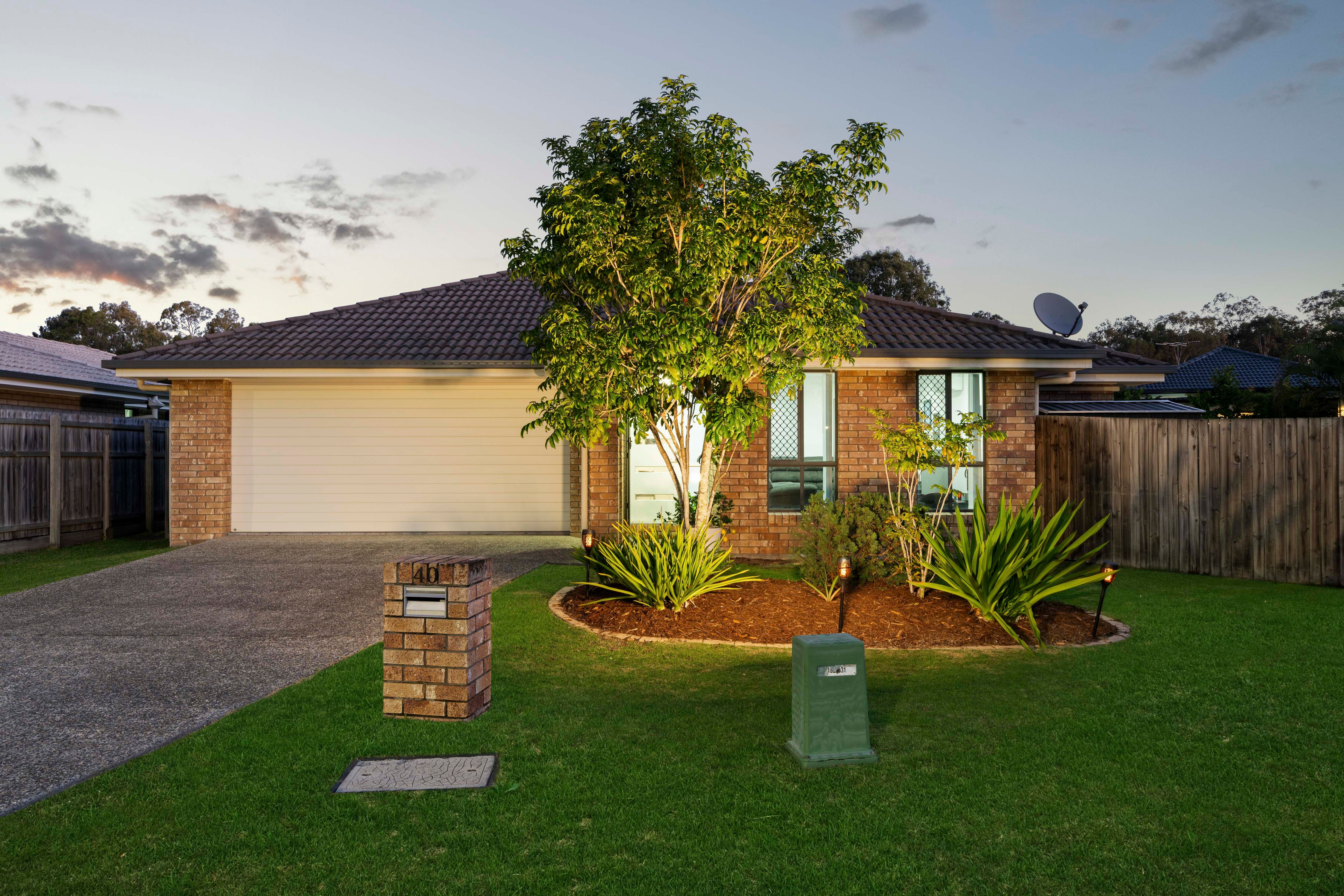 40 Fred Pham Crescent, Doolandella, QLD 4077