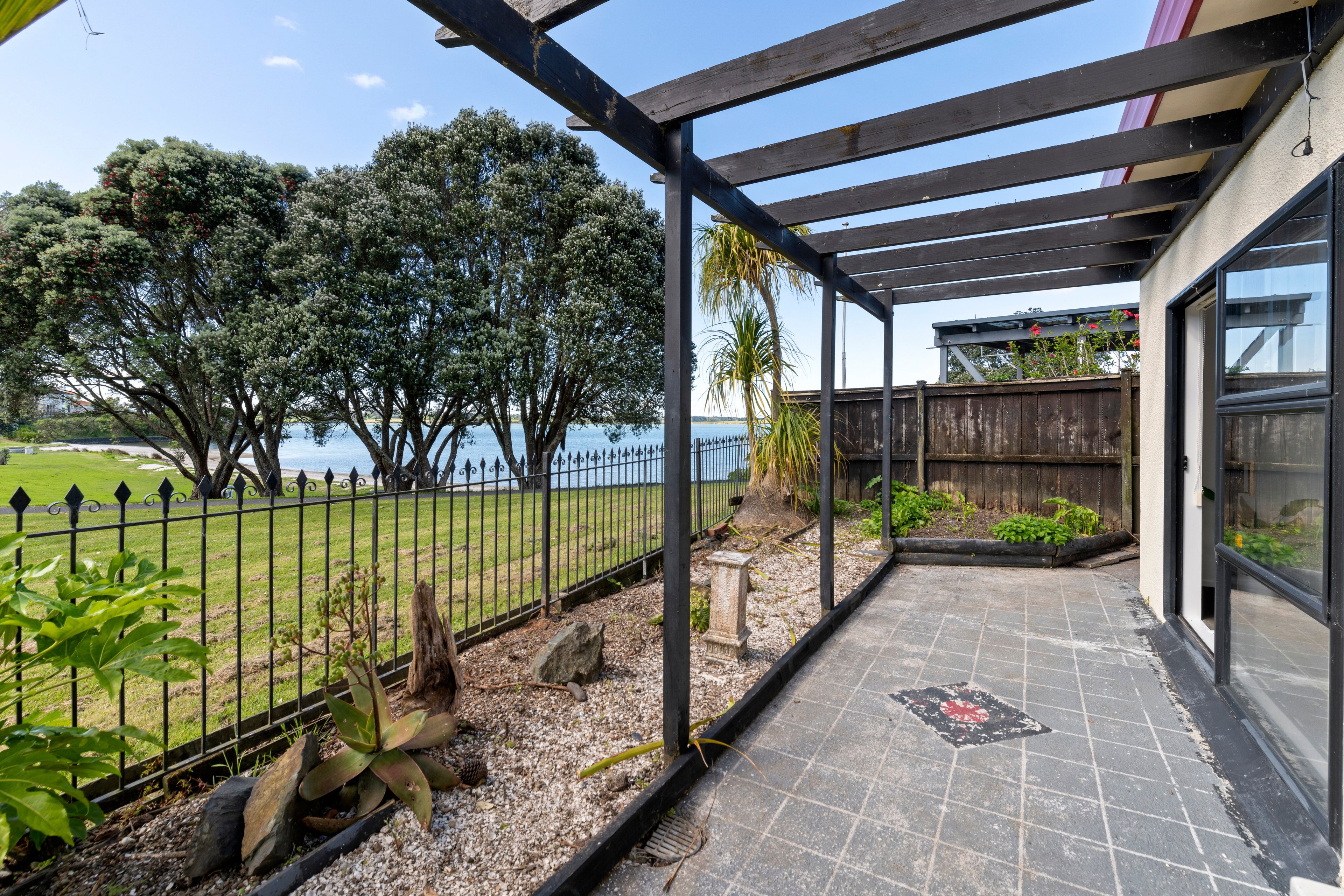 1/16 Dalmahoy Place, Wattle Downs, Manukau City