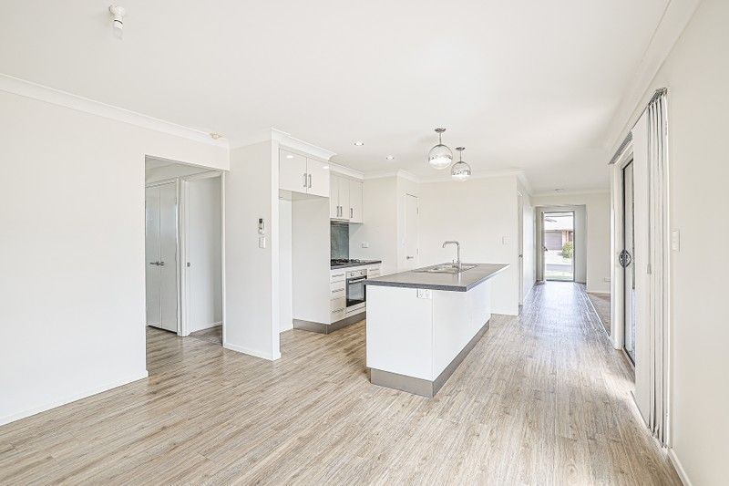4 Caulfield Place — photo 5 of 14