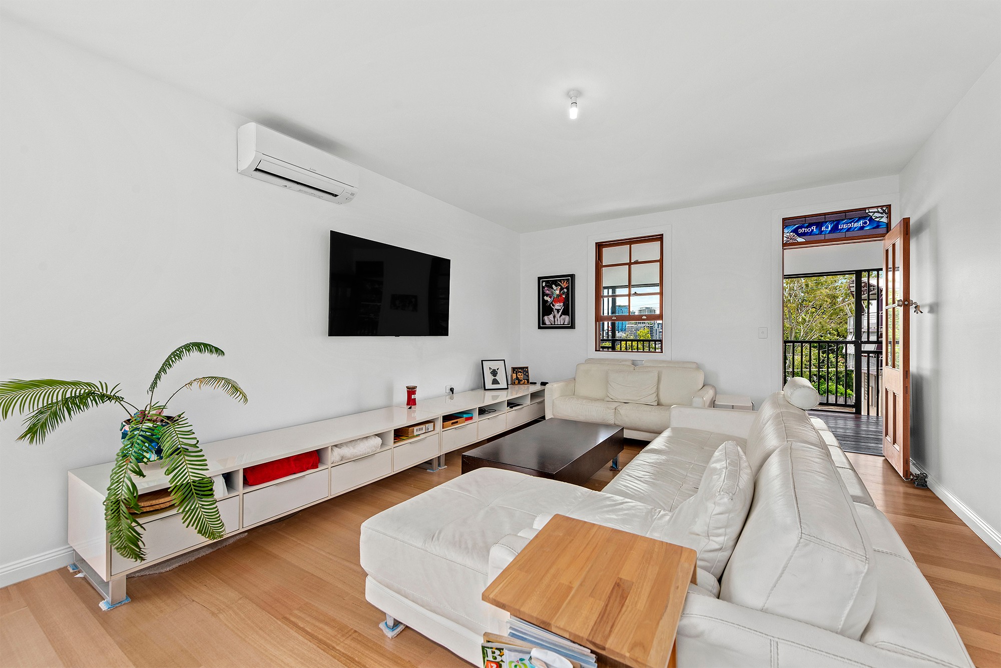 10 Baynes Street, Highgate Hill, QLD 4101