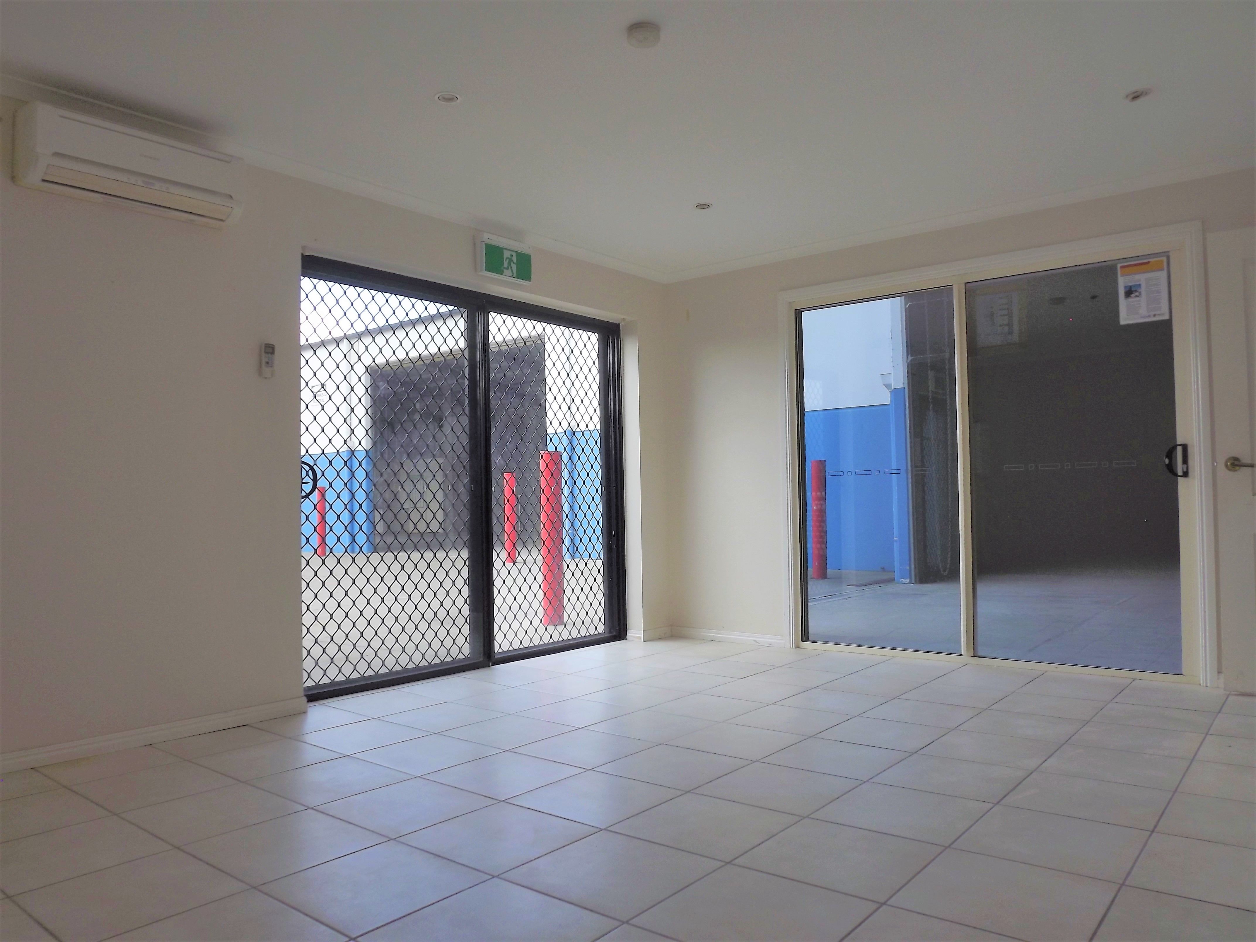 Unit 2 80 Centenary Place, Logan Village, QLD 4207