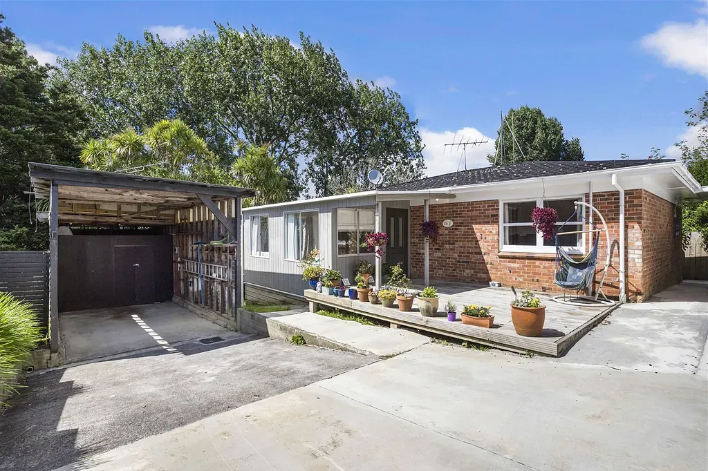 29a Glenfern Road, Mellons Bay, Manukau City 2014 Sold House Ray