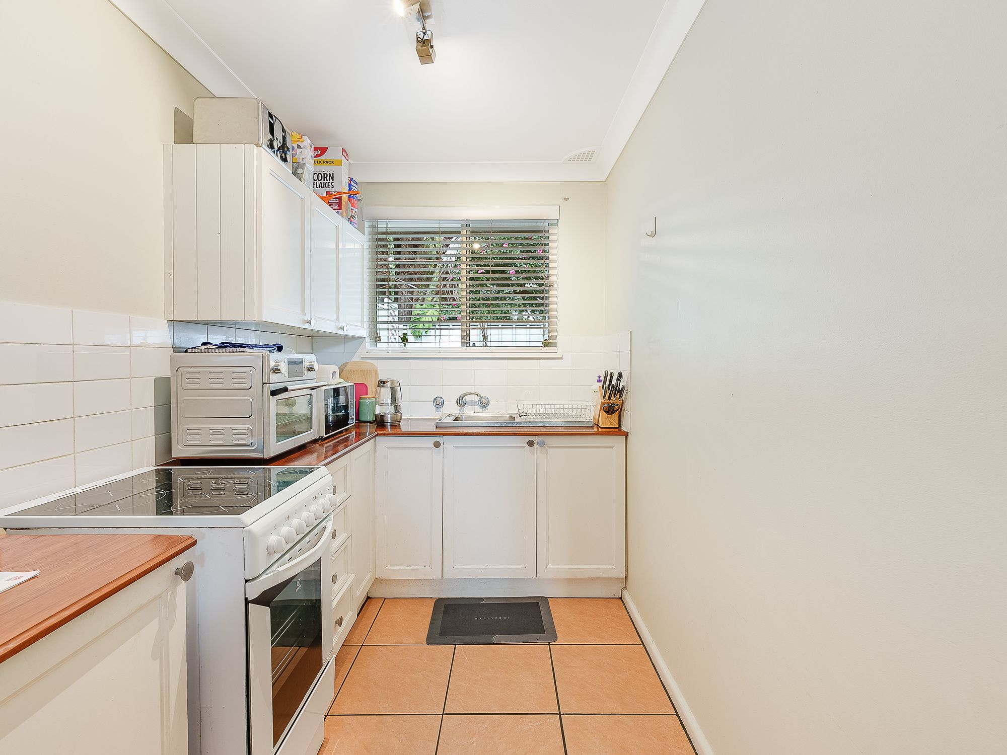 37 Gordon Avenue — photo 12 of 16