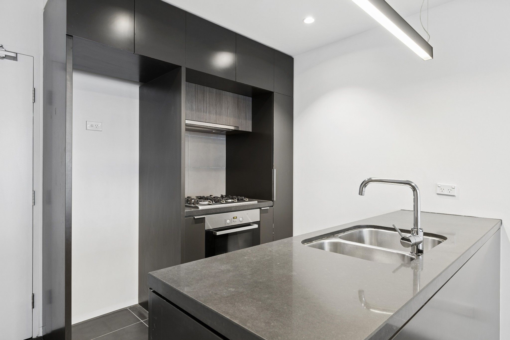 G07/11 Flockhart Street — photo 5 of 19
